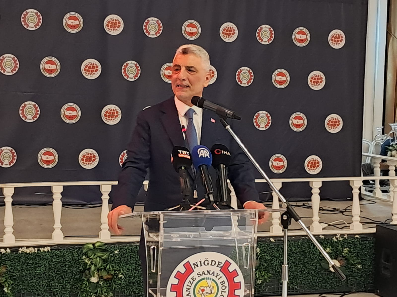 Bakan Bolat iş insanlarıyla görüşüyor