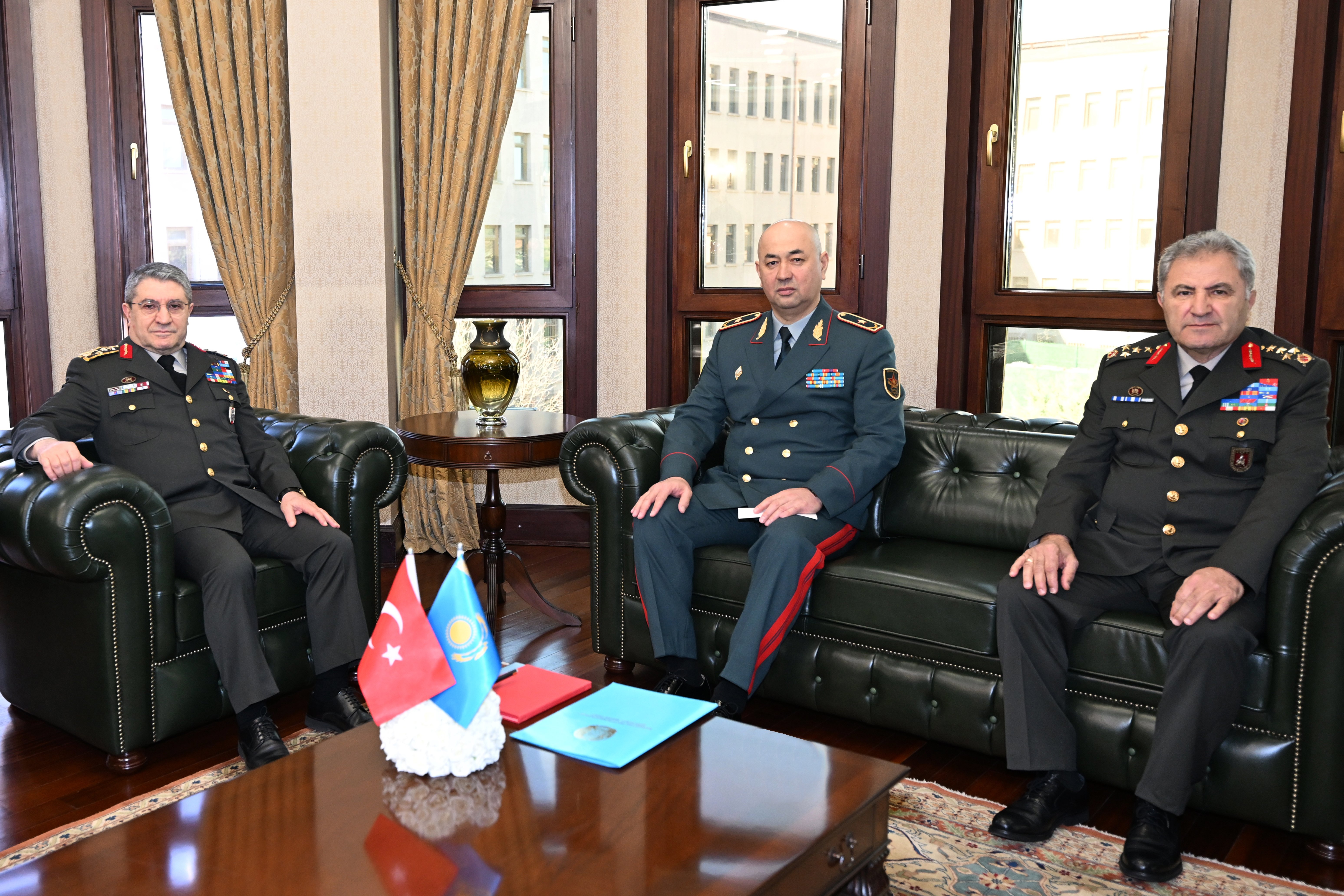 Kazakistan Kara Kuvvetleri Komutanı Kuchekbayev Genelkurmay ziyareti