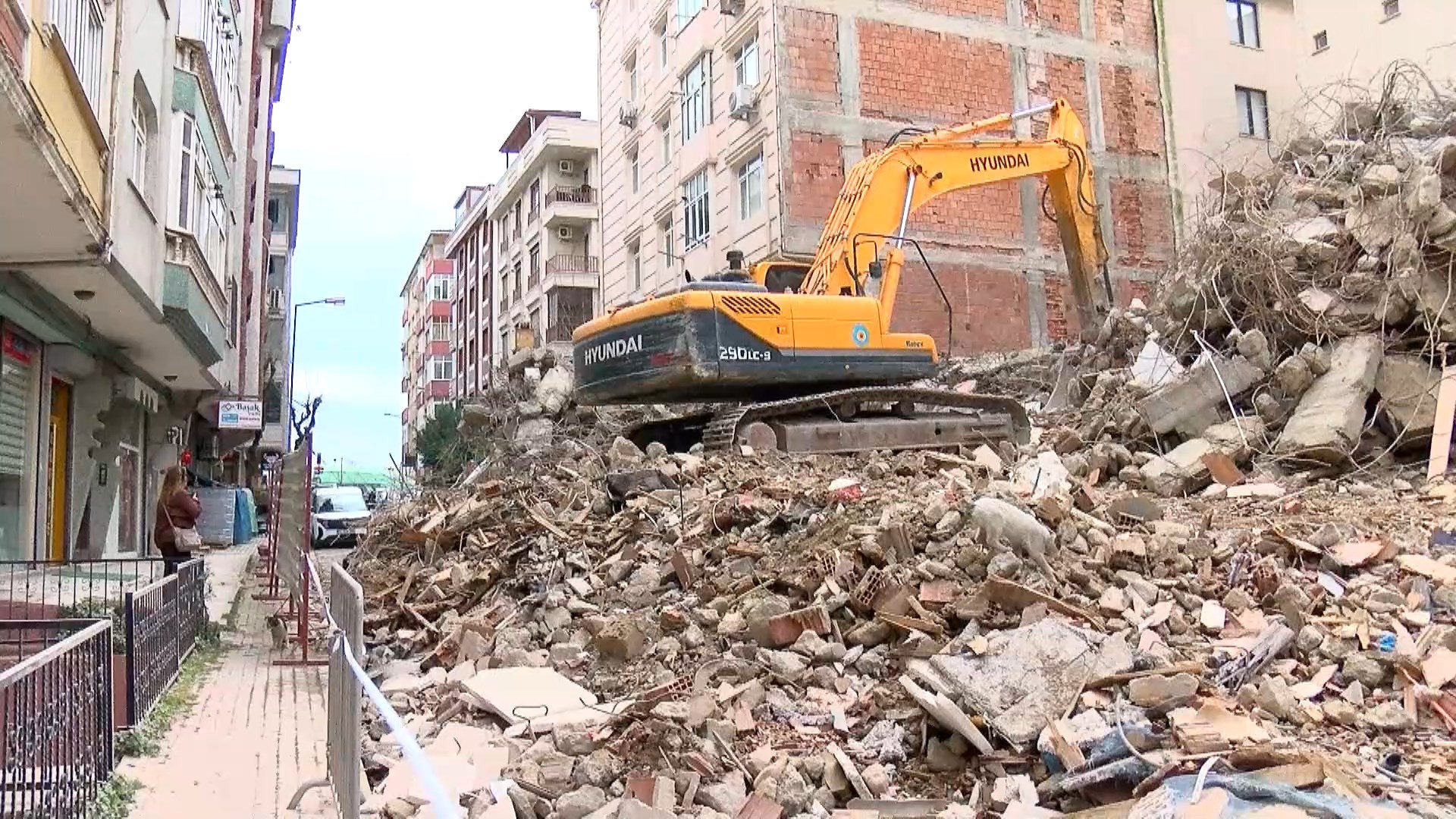 Güngören hasarlı bina içi