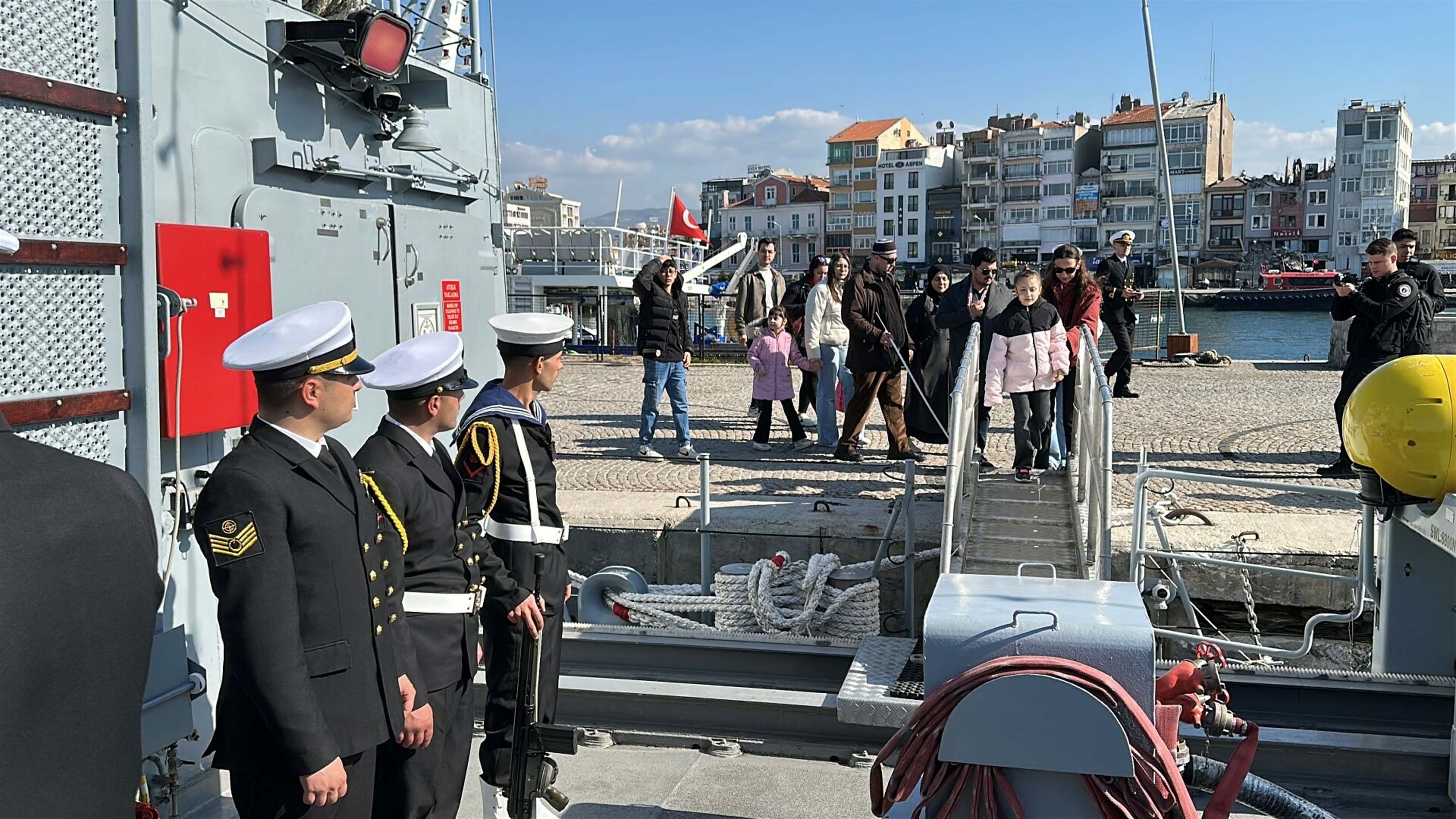 Çanakkale Deniz Kuvvetleri gemileri ziyaret