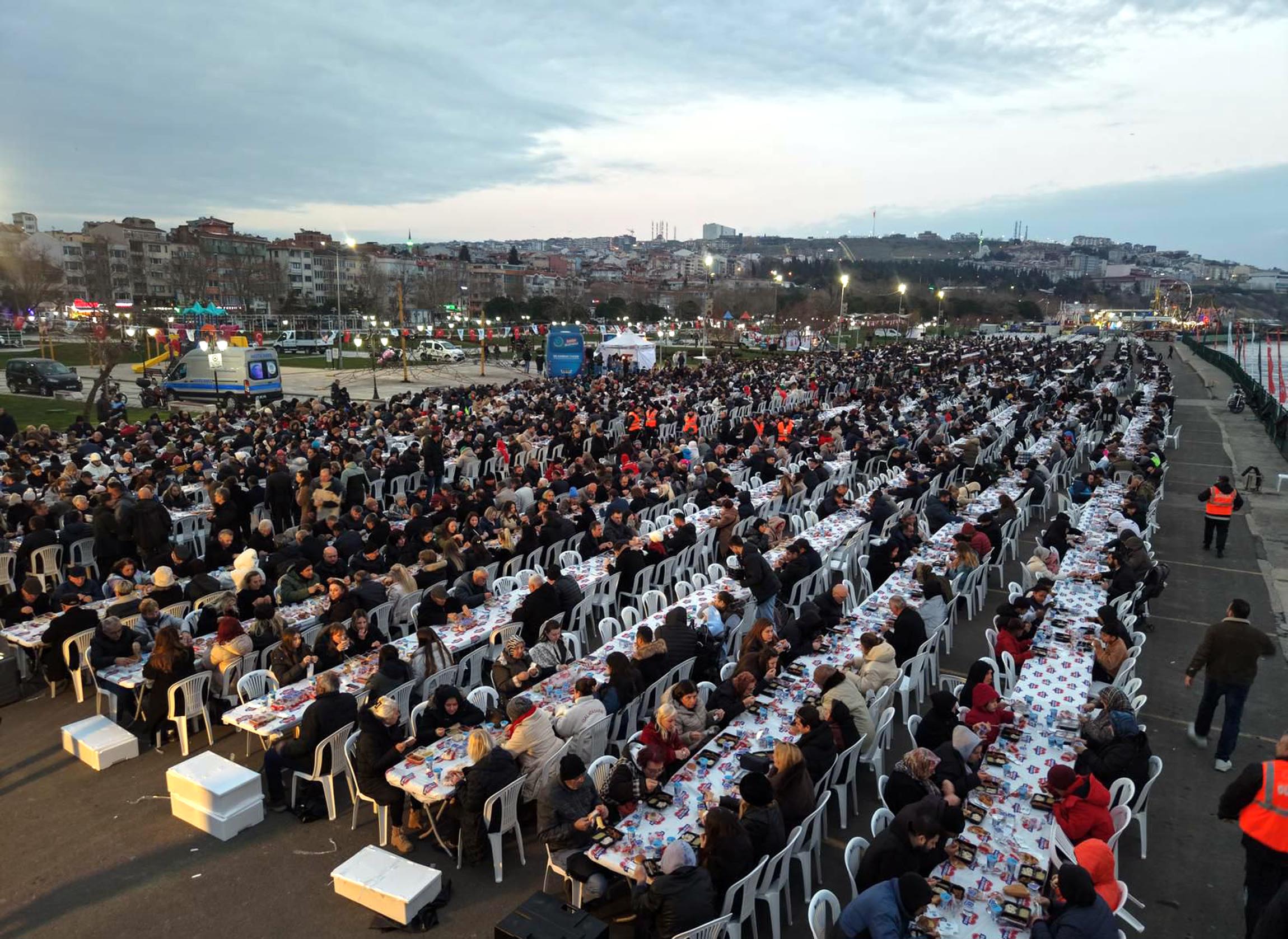 Tekirdağ Sahil İftarı Kalabalık