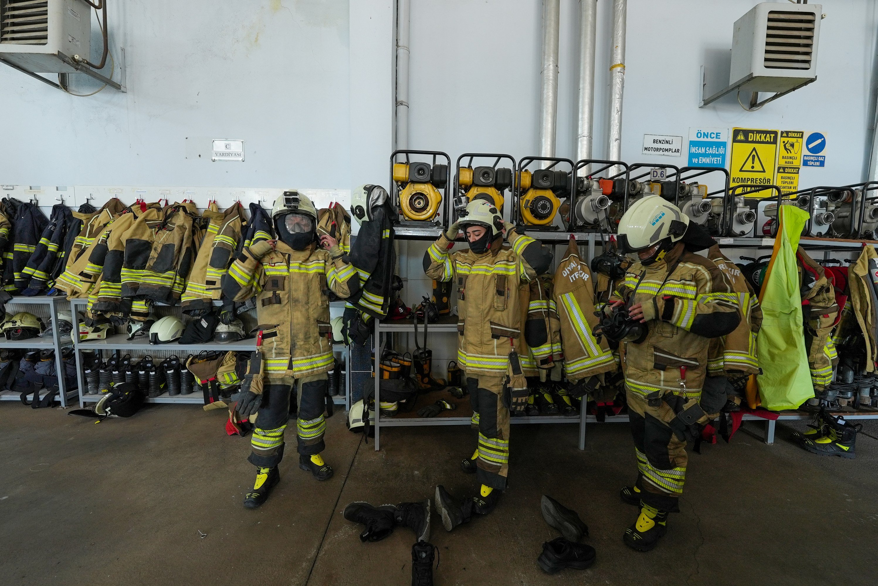 Diyarbakır kadın itfaiyecileri ekip çalışması