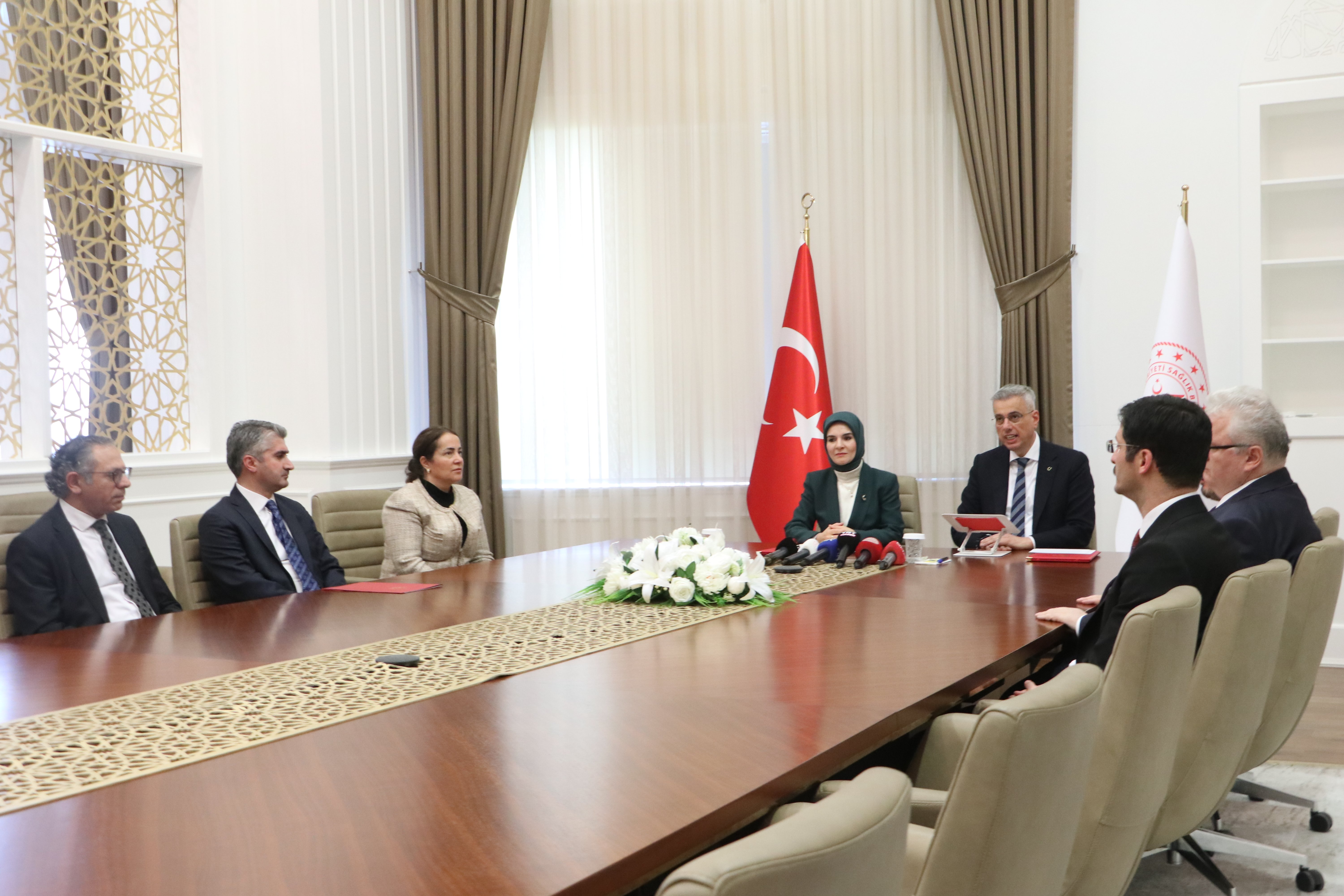 Bakanlar Kemal Memişoğlu ve Mahinur Özdemir Göktaş protokol töreninde