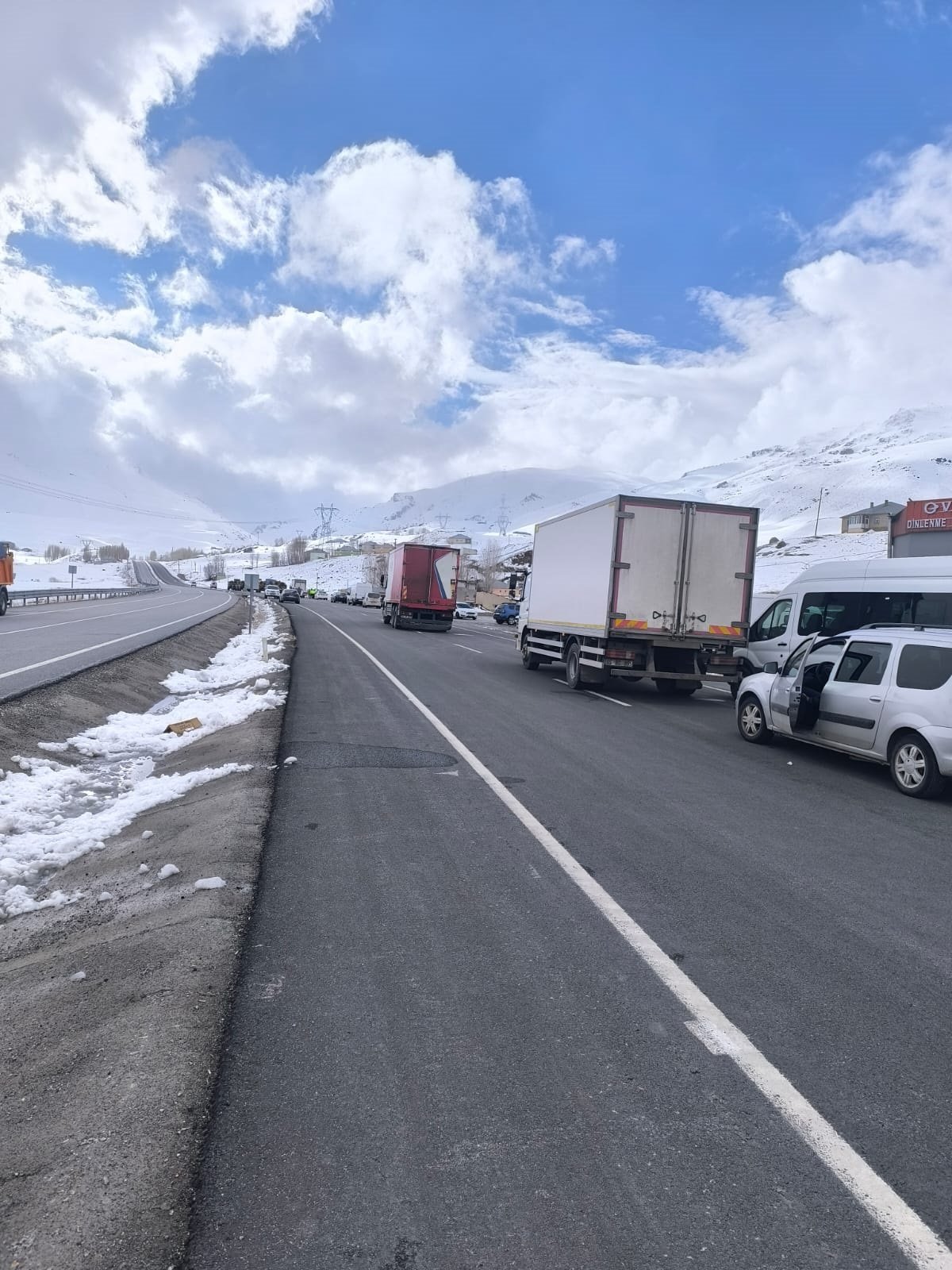 Van Hakkari yolu kapandı