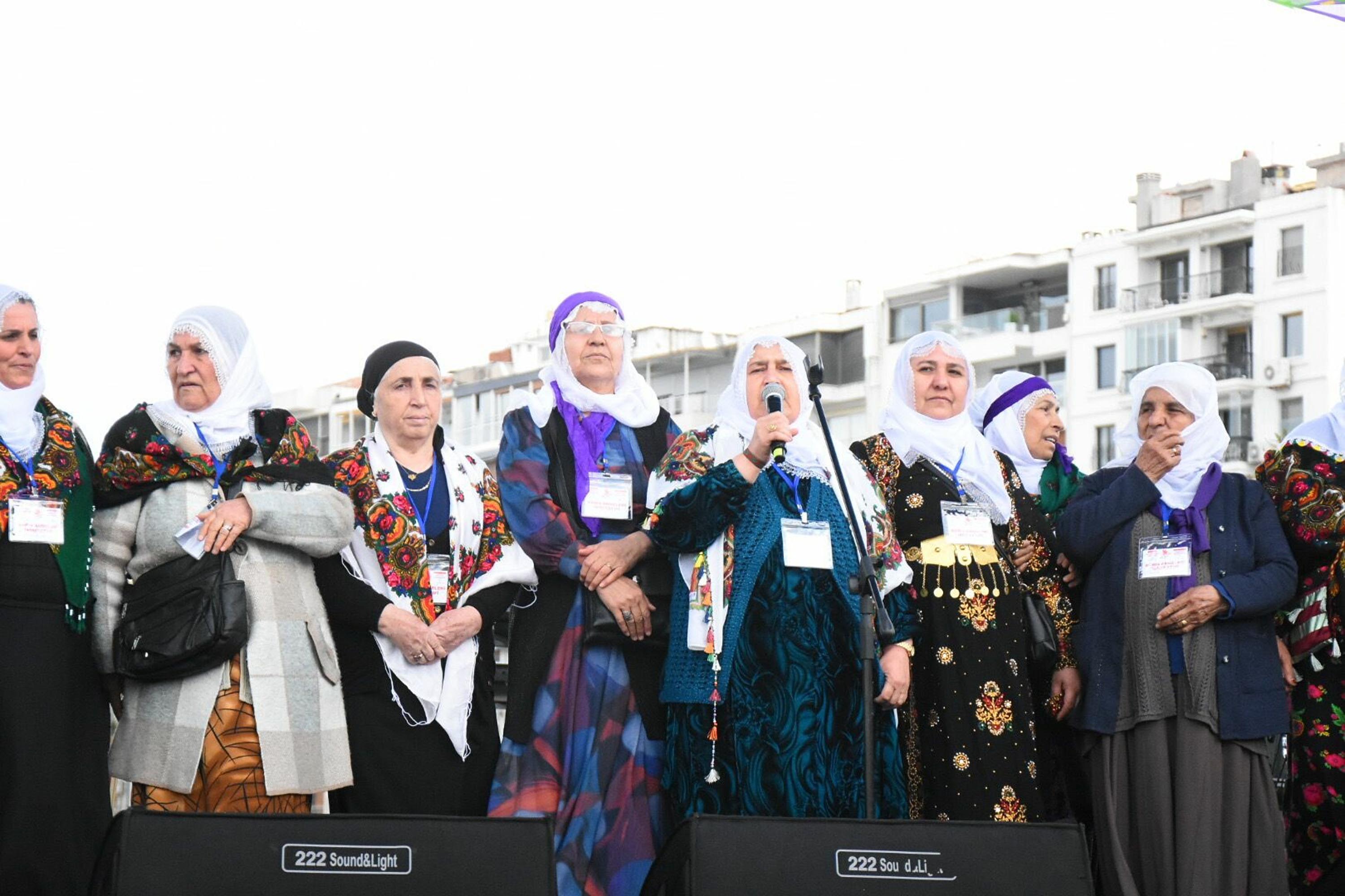 DEM Parti Nevruz Kutlaması İzmir Gündoğdu Meydanı Güvenlik