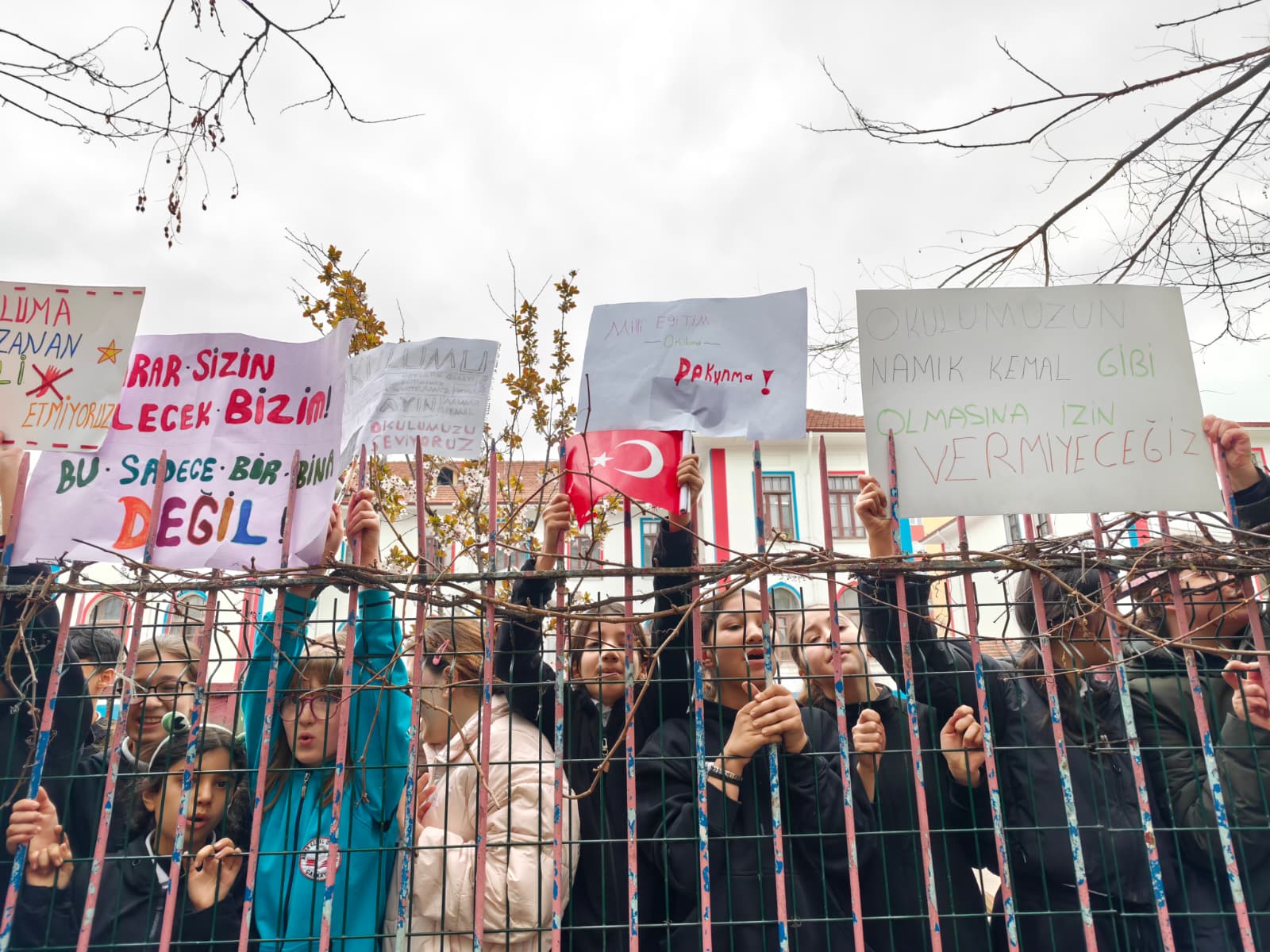 Mimar Kemal Ortaokulu protesto gösterisi