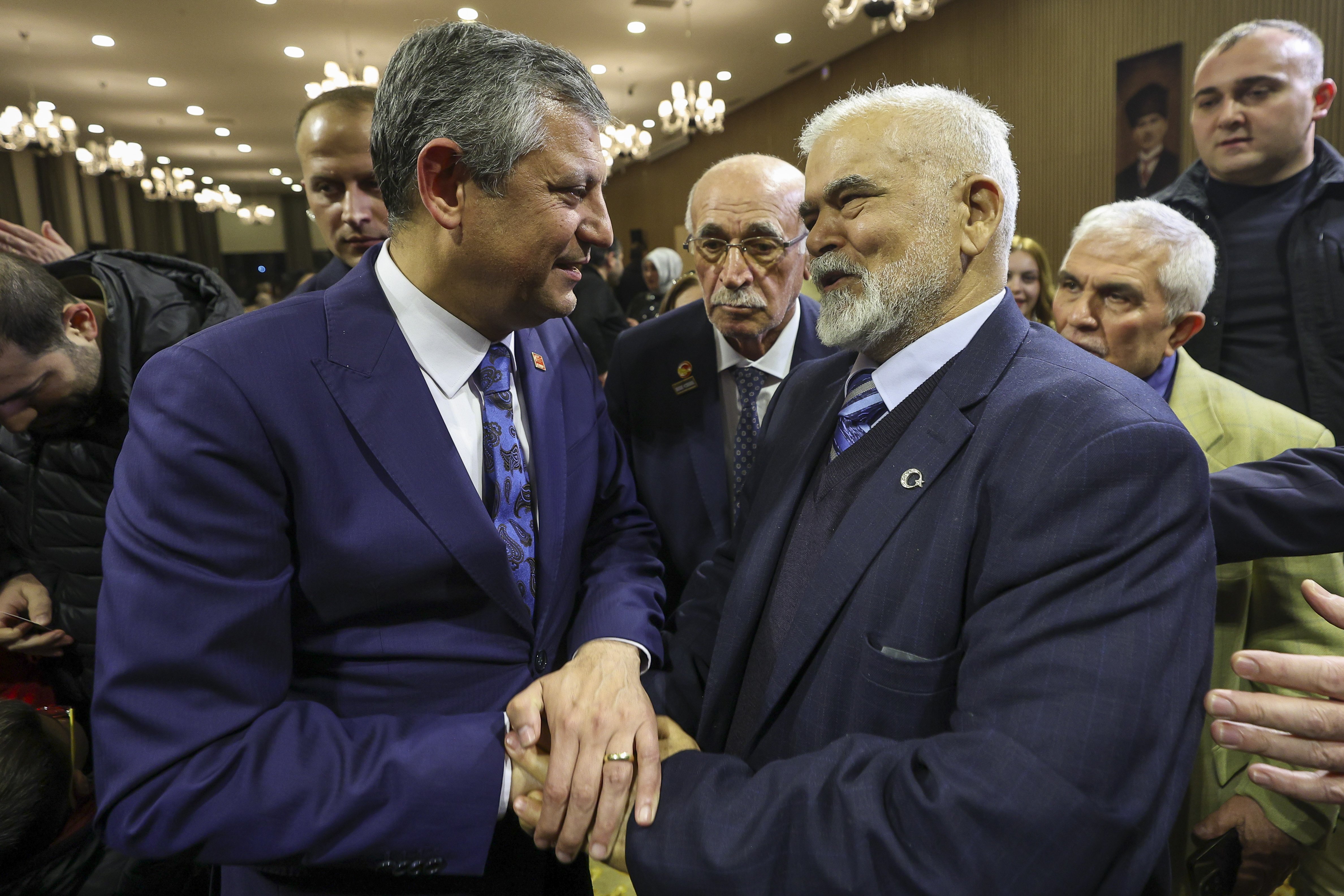 Özgür Özel Gazilerle Bir Arada