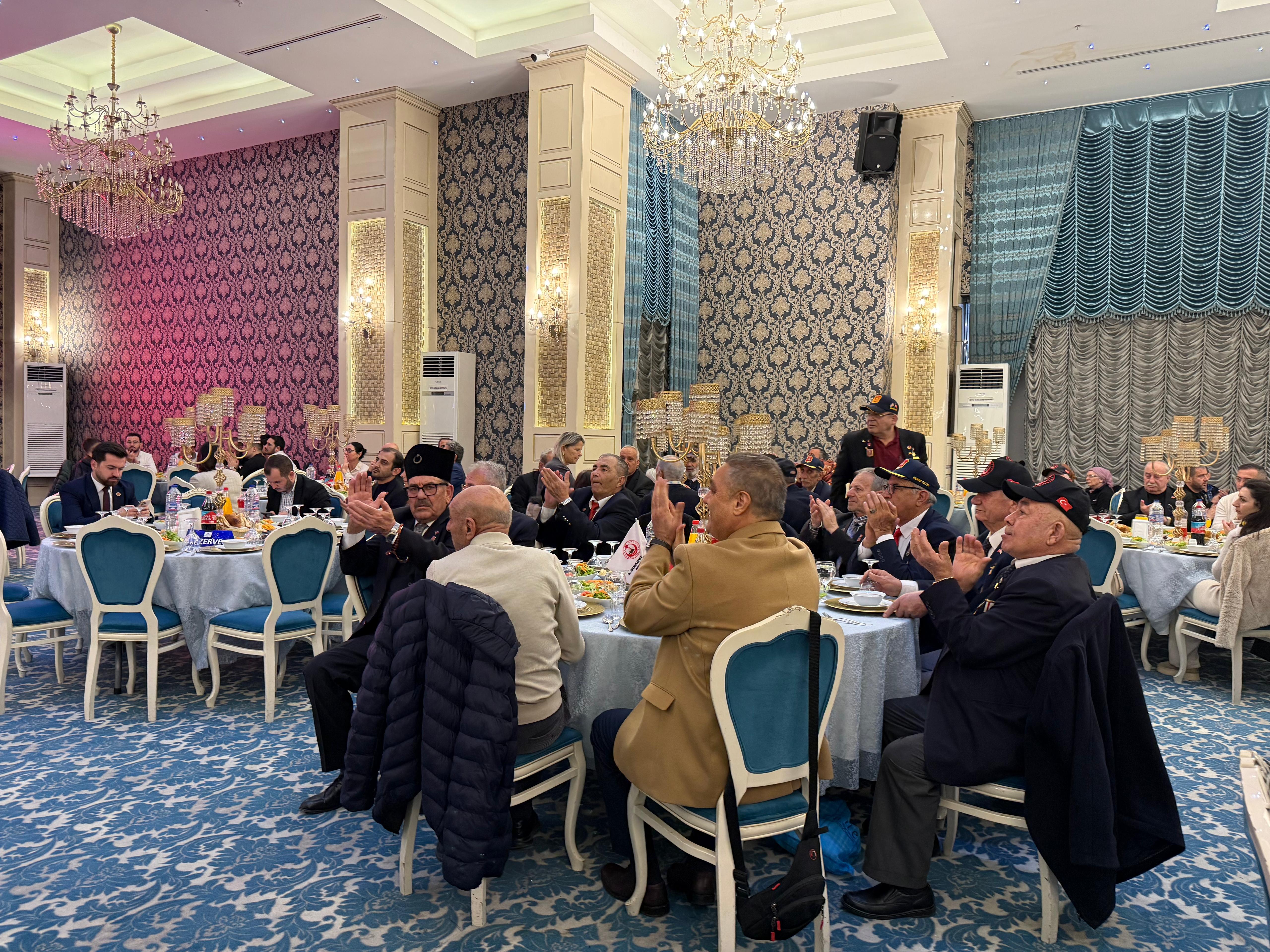 İftar programına katılan şehit aileleri ve gaziler