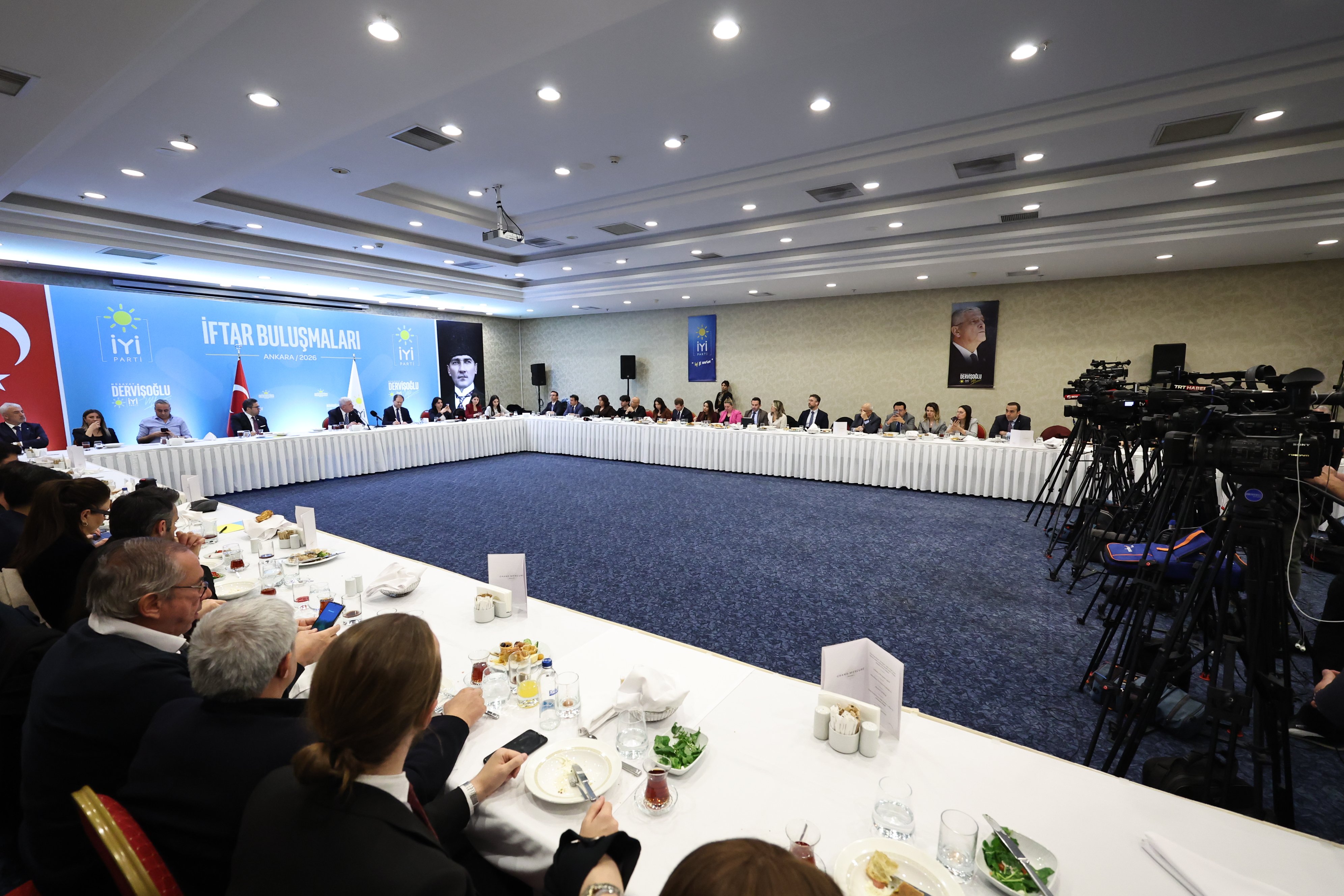 Müsavat Dervişoğlu İYİ Parti Şemsiye Parti