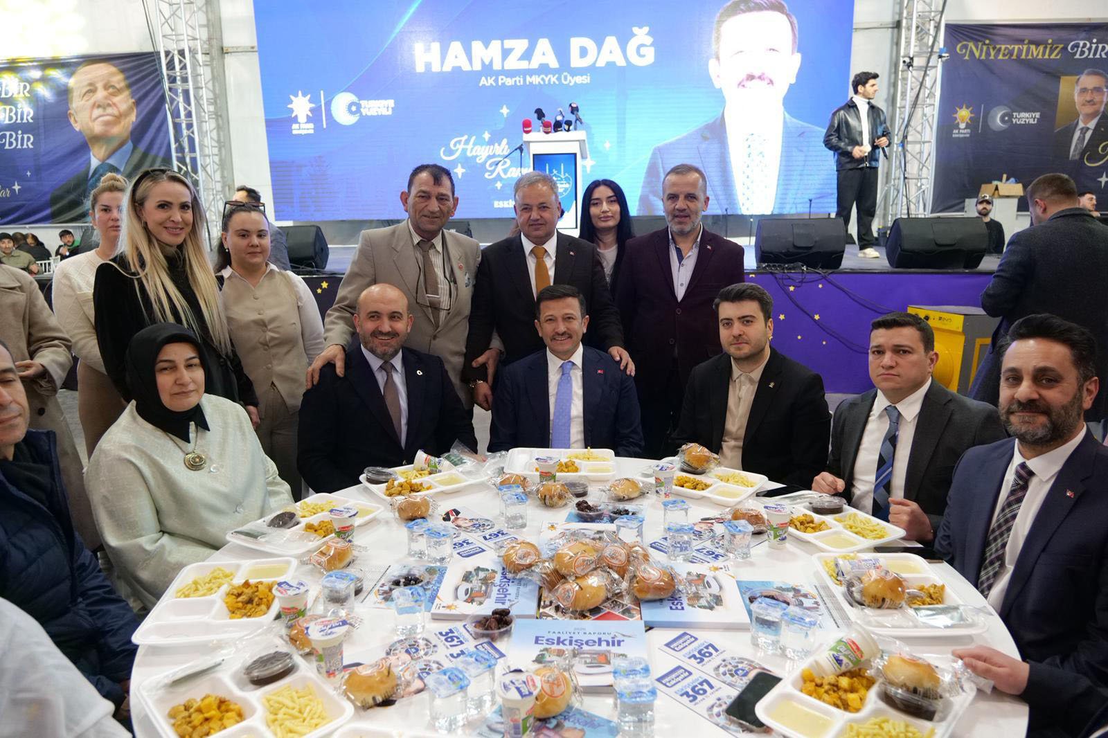 Hamza Dağ konuşmasını yaparken