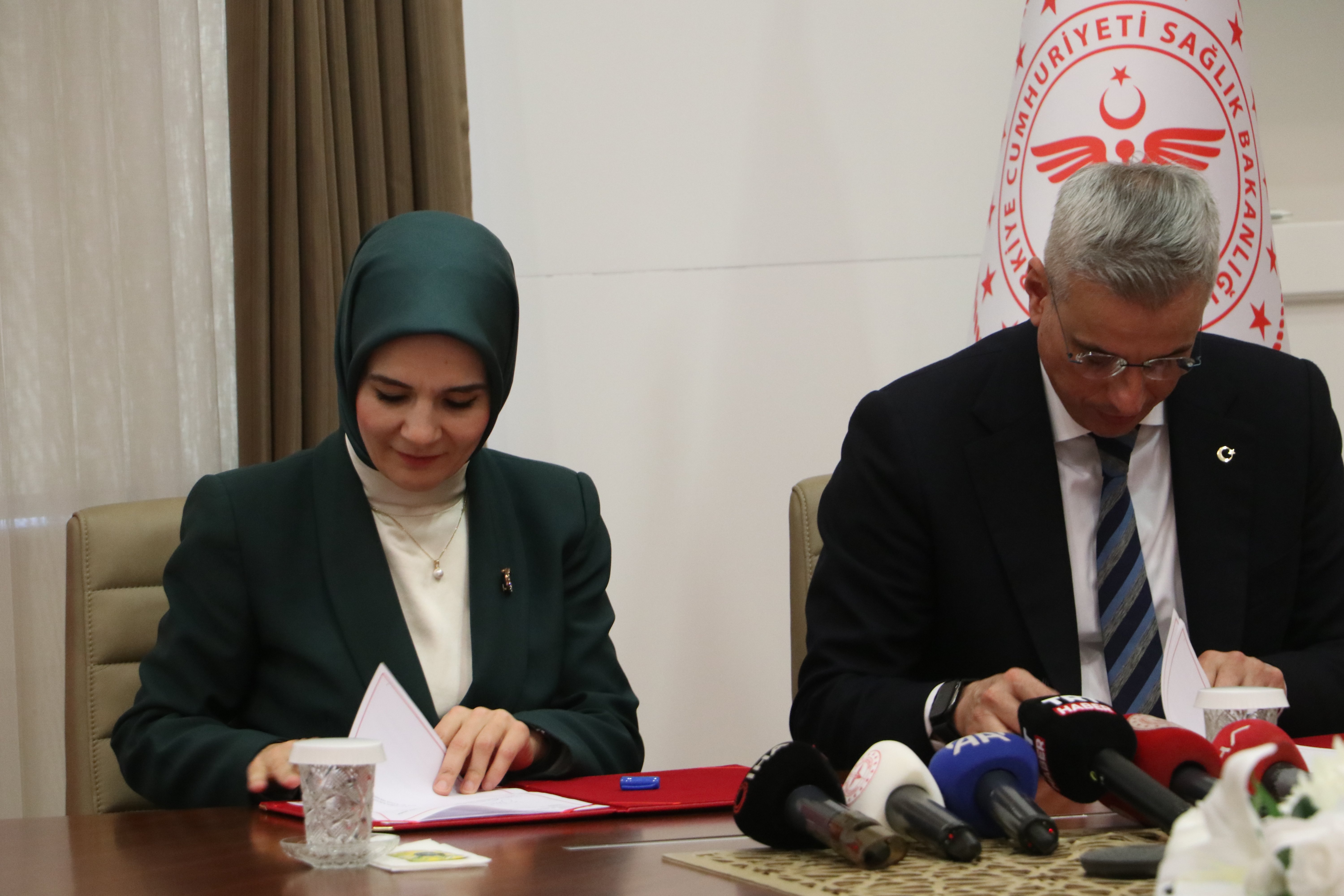 Sağlık Bakanı Kemal Memişoğlu konuşma yapıyor