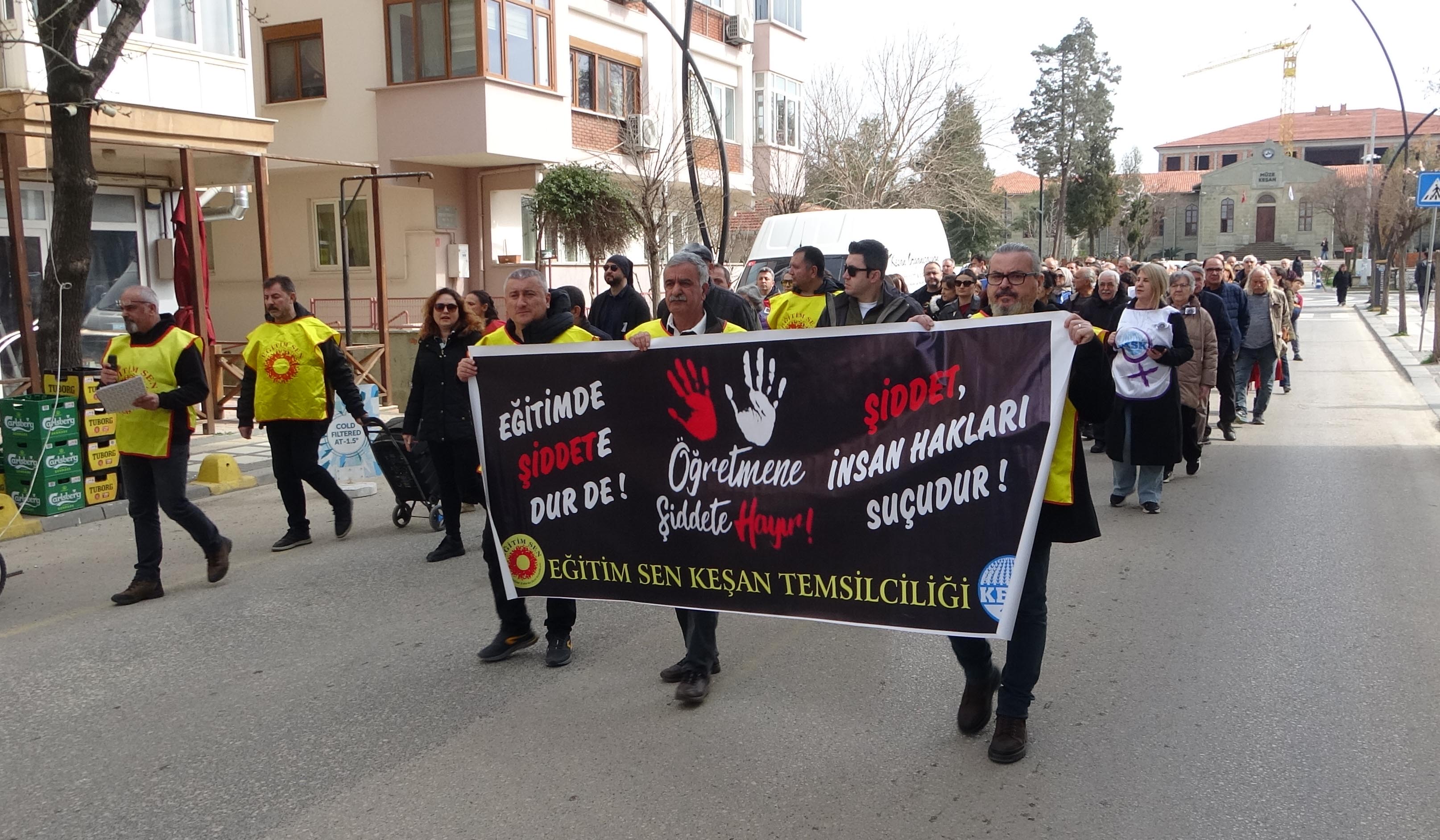 Öğretmen eylemi pankart