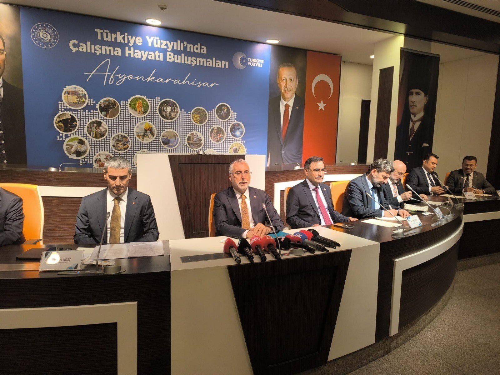 Bakan Işıkhan iş insanlarıyla toplantı