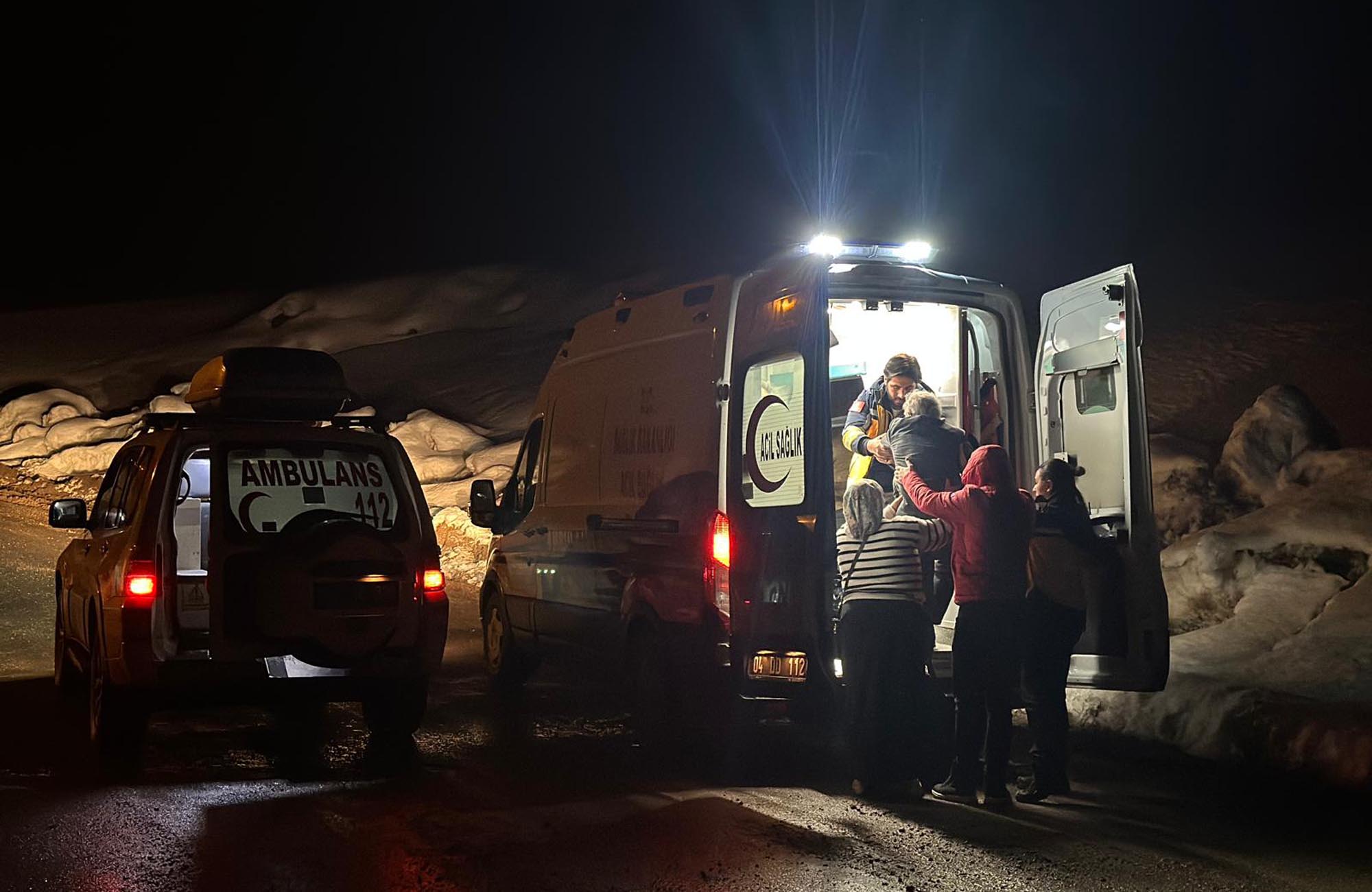 Ağrı arazi tipi ambulans kar