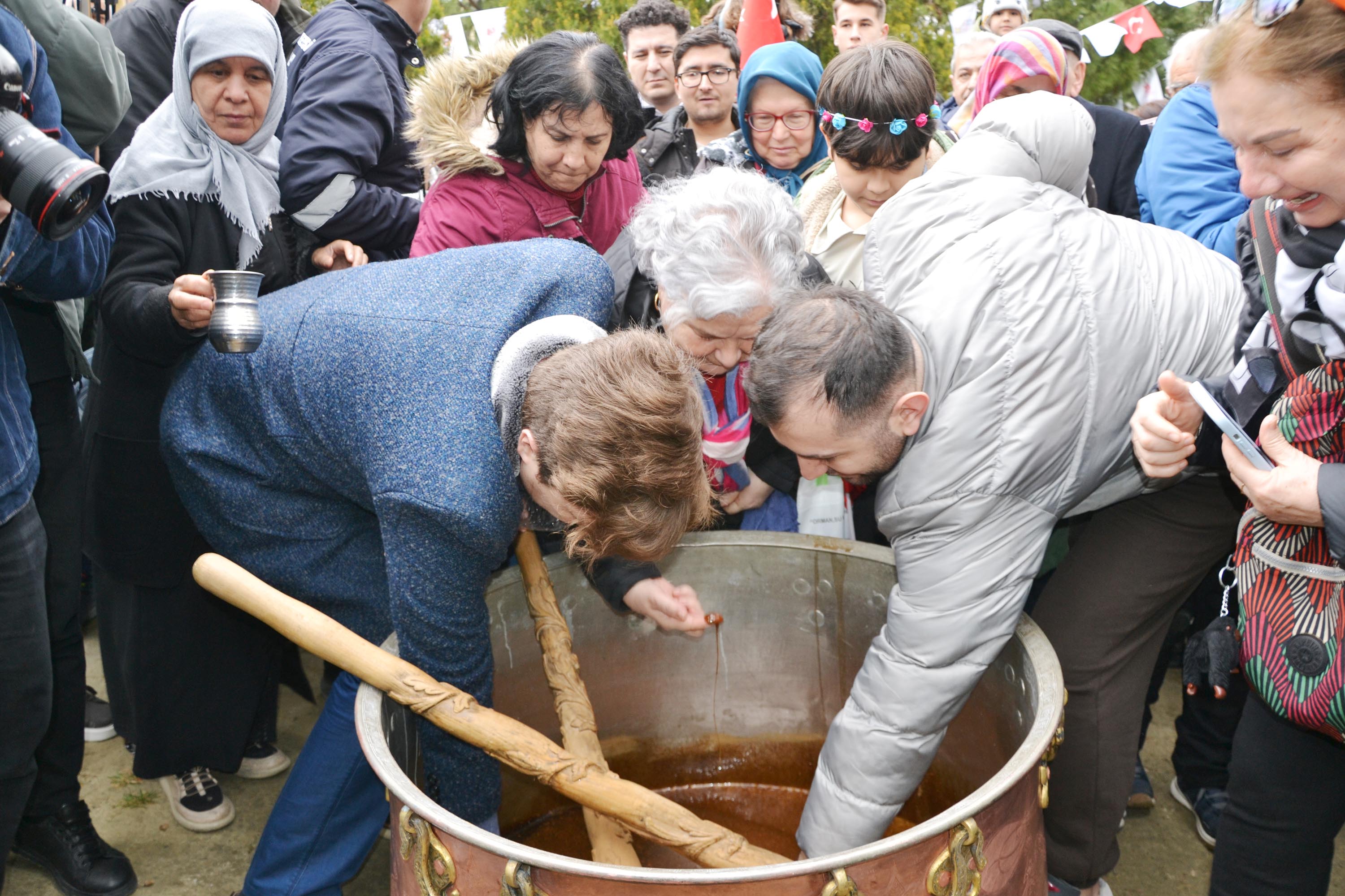Manisa Mesir Macunu Karma Töreni İzdiham