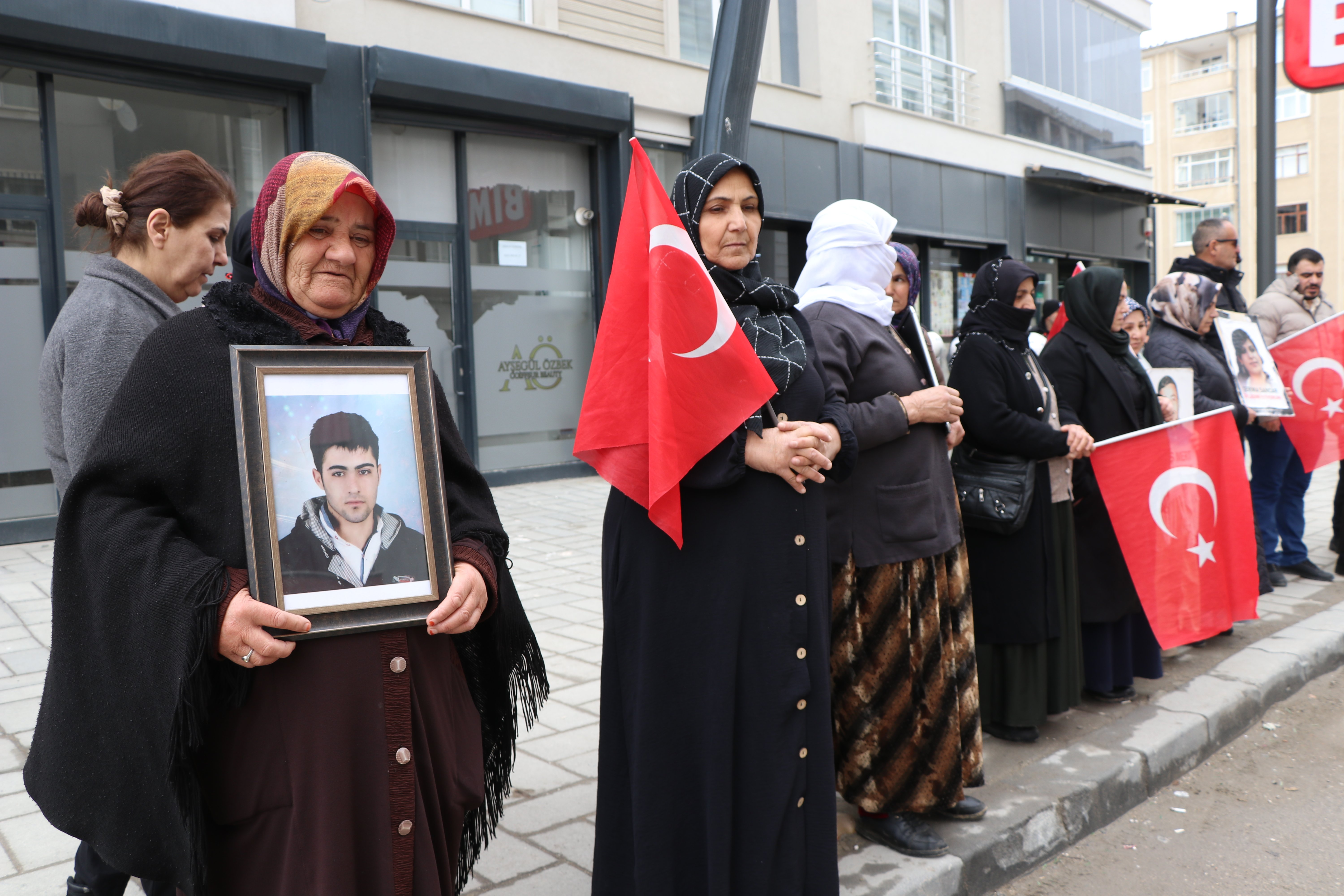 Polis güvenlik önlemi evlat nöbeti
