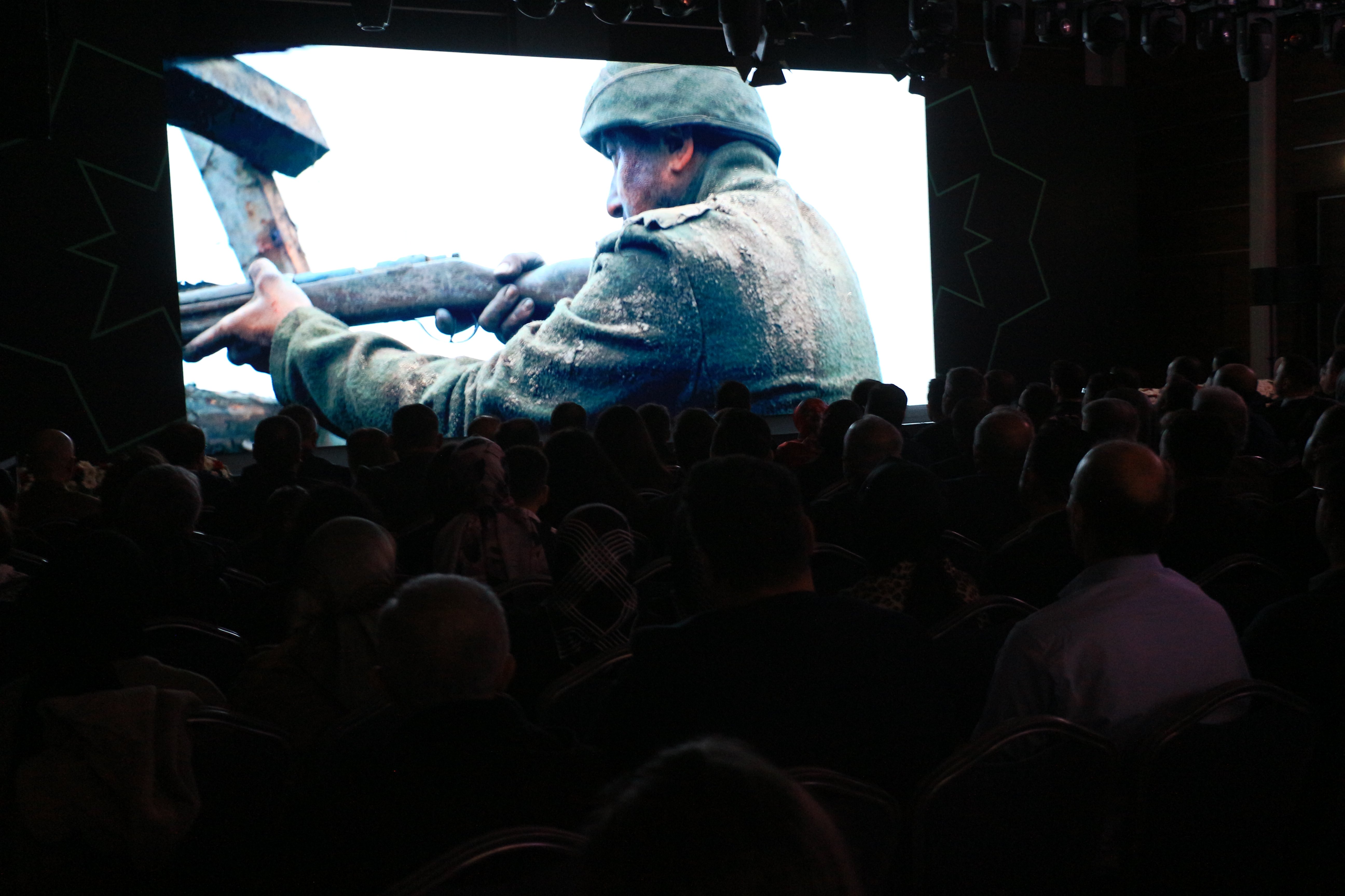 Onbeşliler dizisi galası toplu fotoğraf