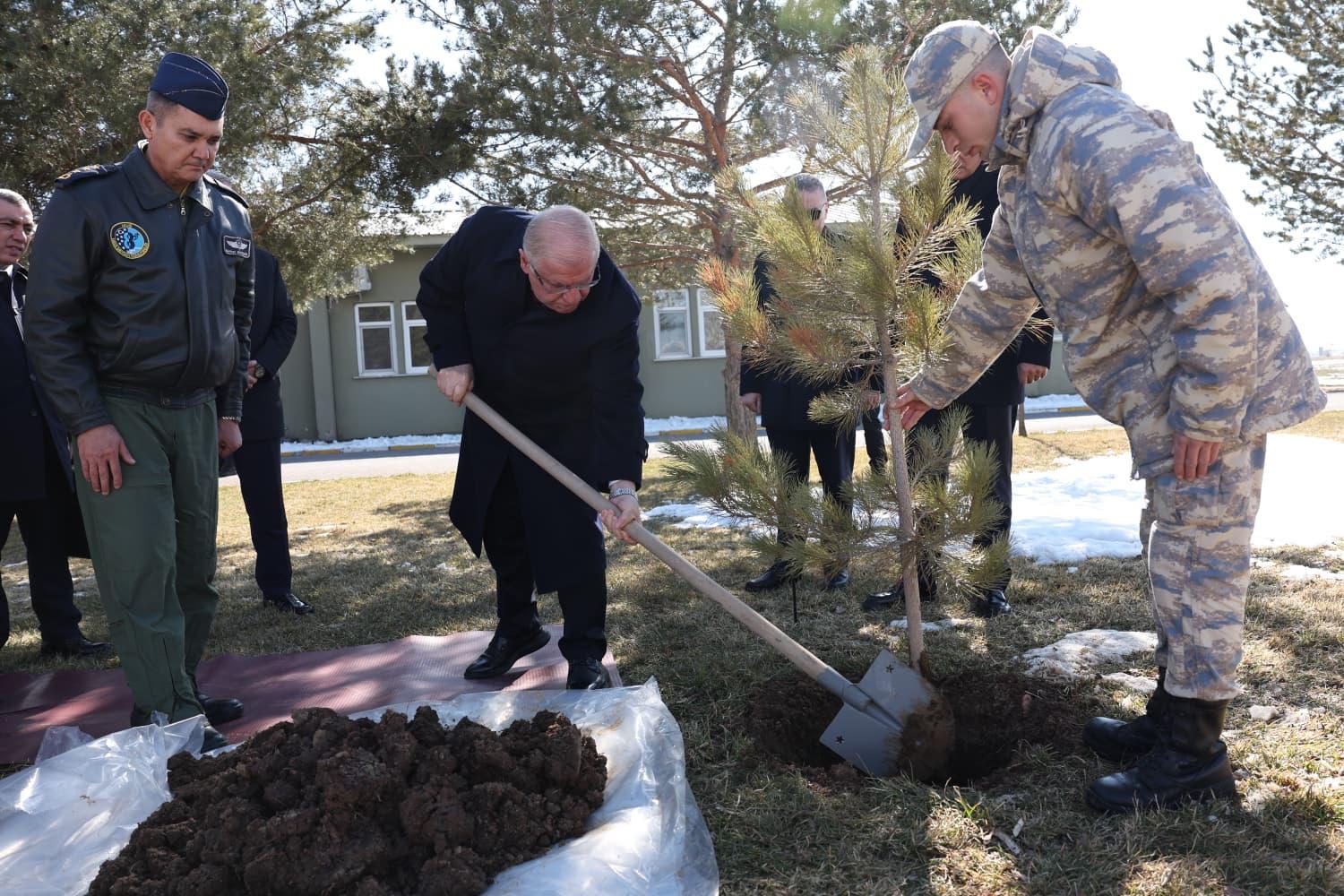 Milli Savunma Bakanı Yaşar Güler Muş İnceleme