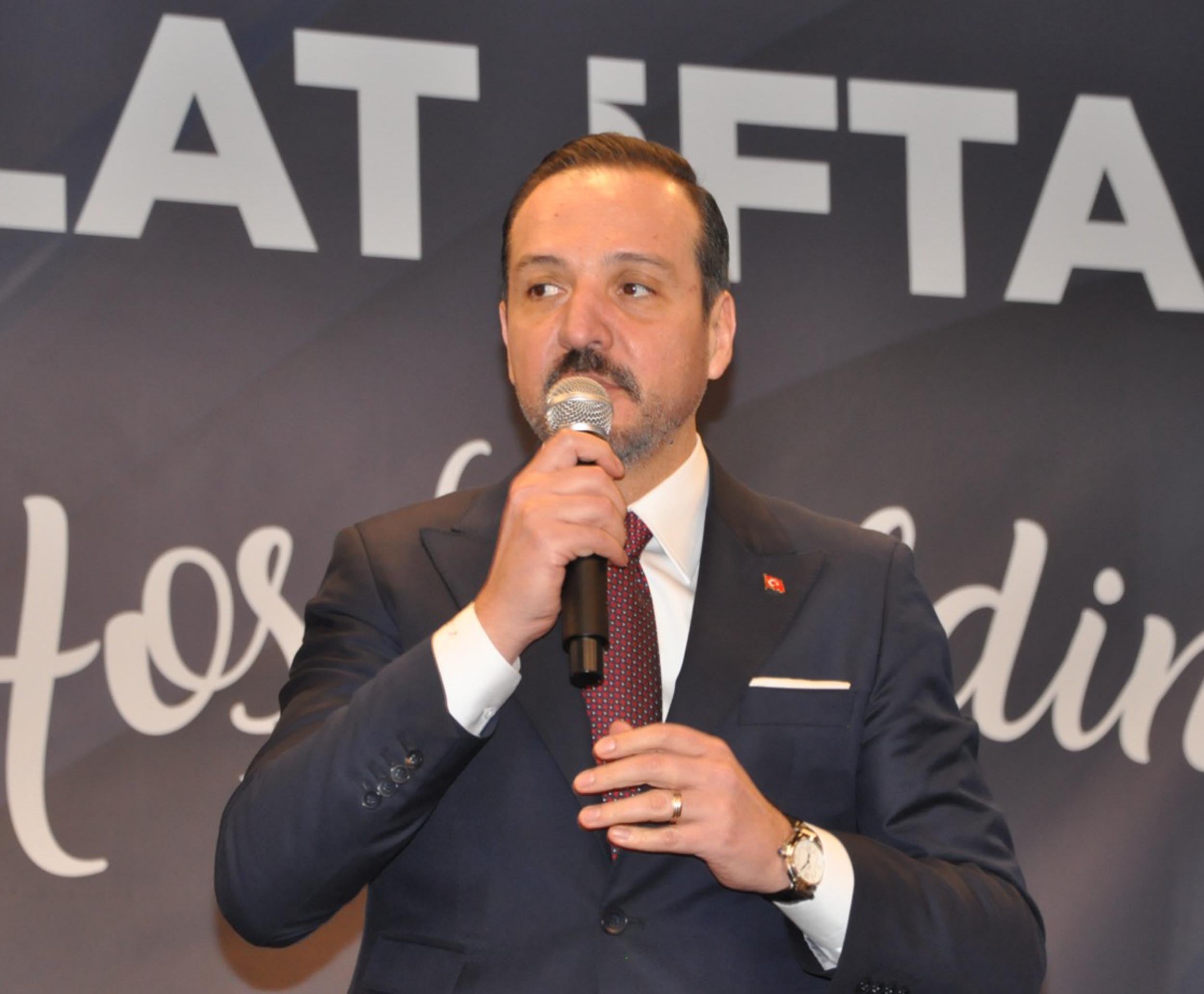 Kürşad Zorlu konuşma yapıyor