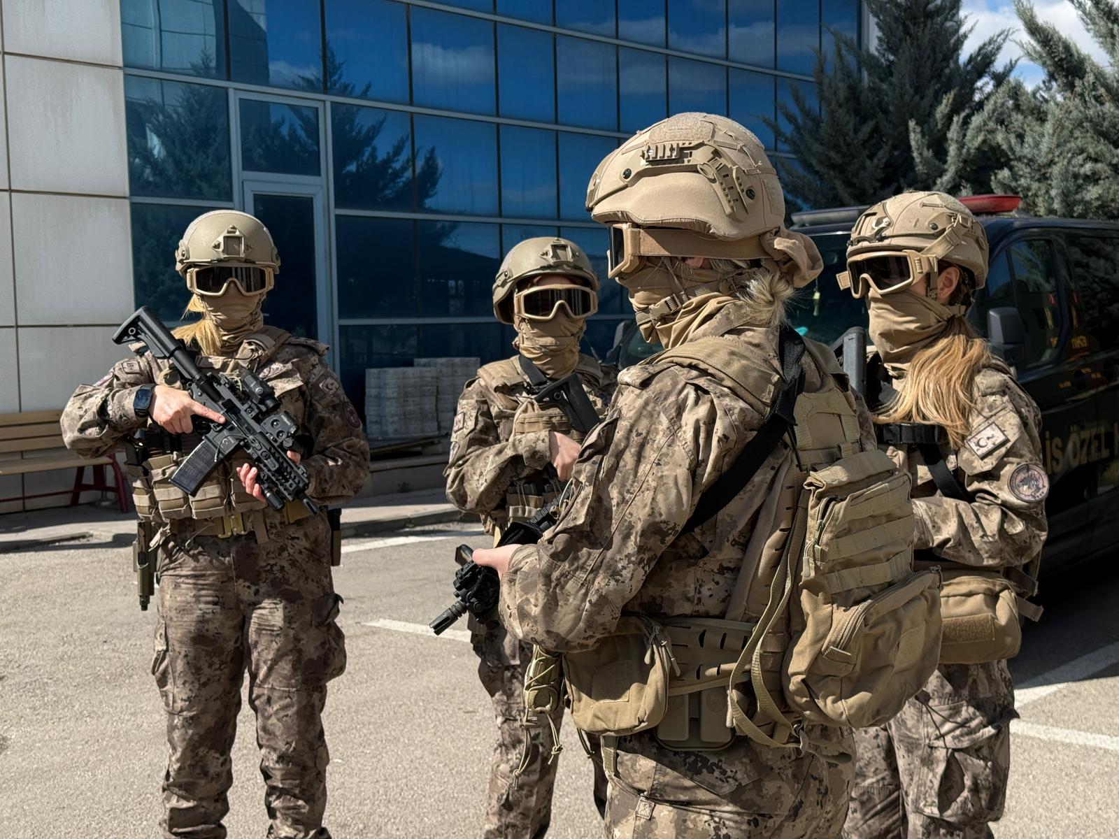 8 Mart Kadınlar Günü Polis