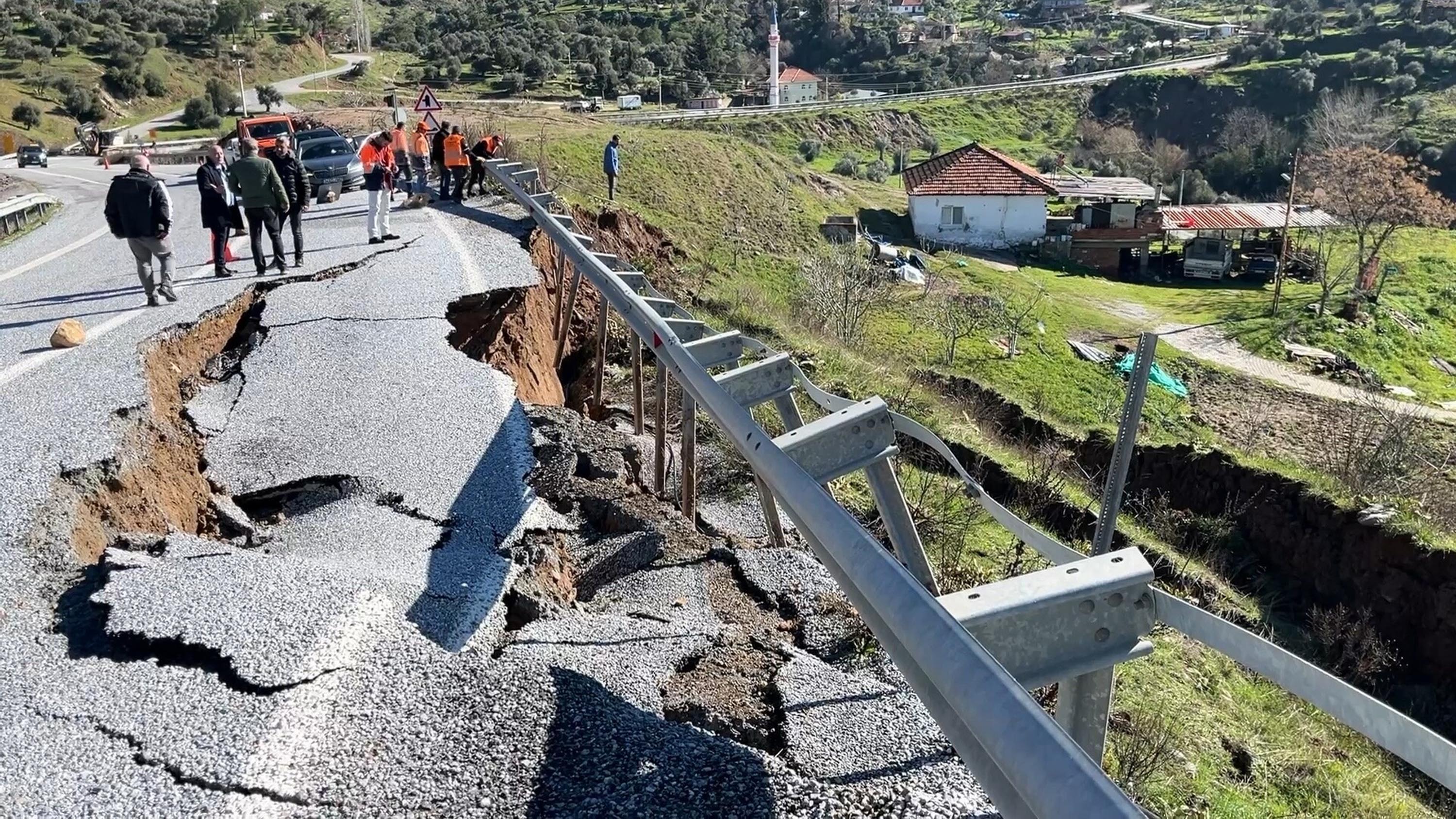 Aydın İncirliova yol onarım çalışması