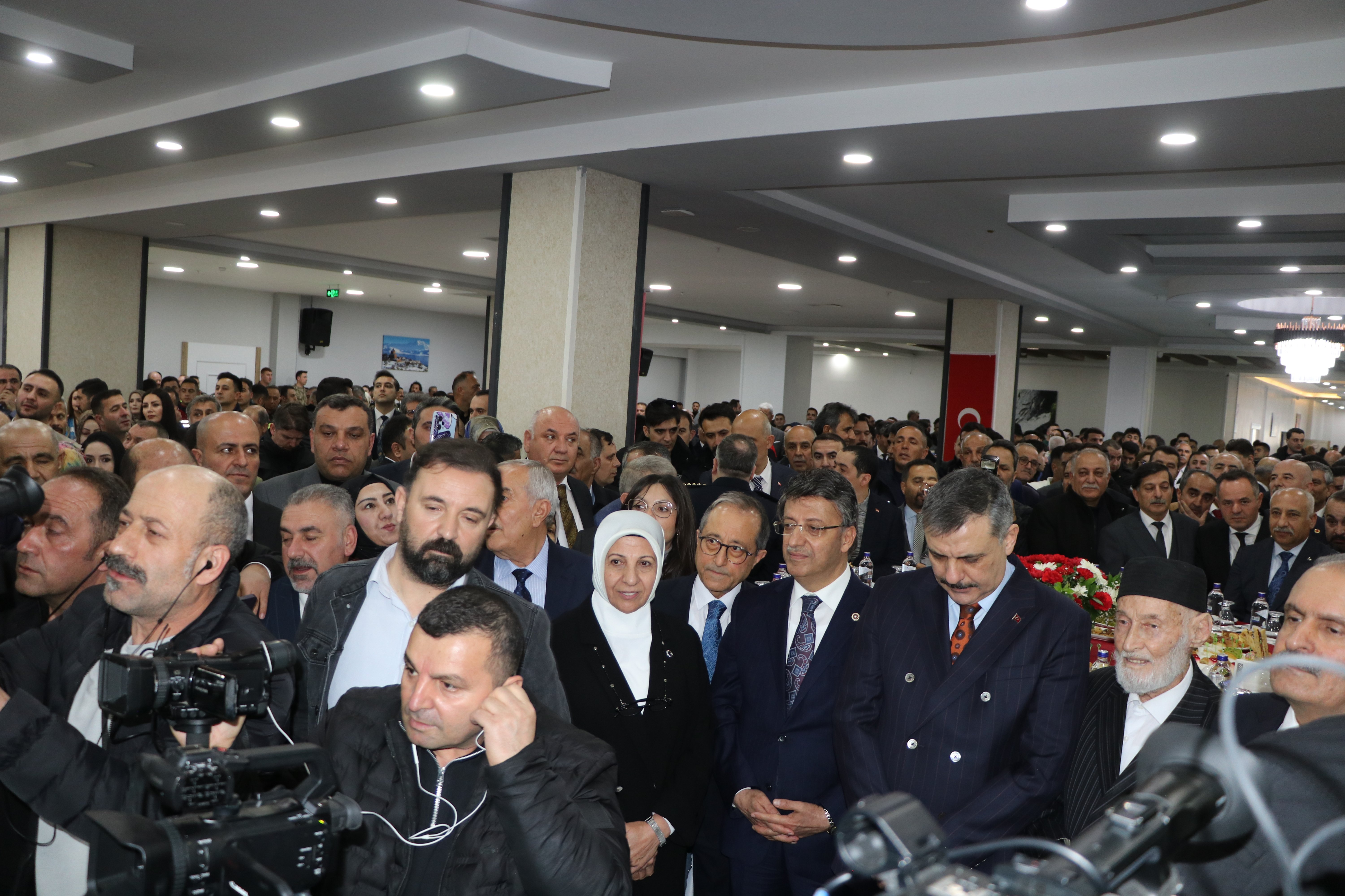 Bakan Çiftçi vatandaşlarla bayramlaşıyor