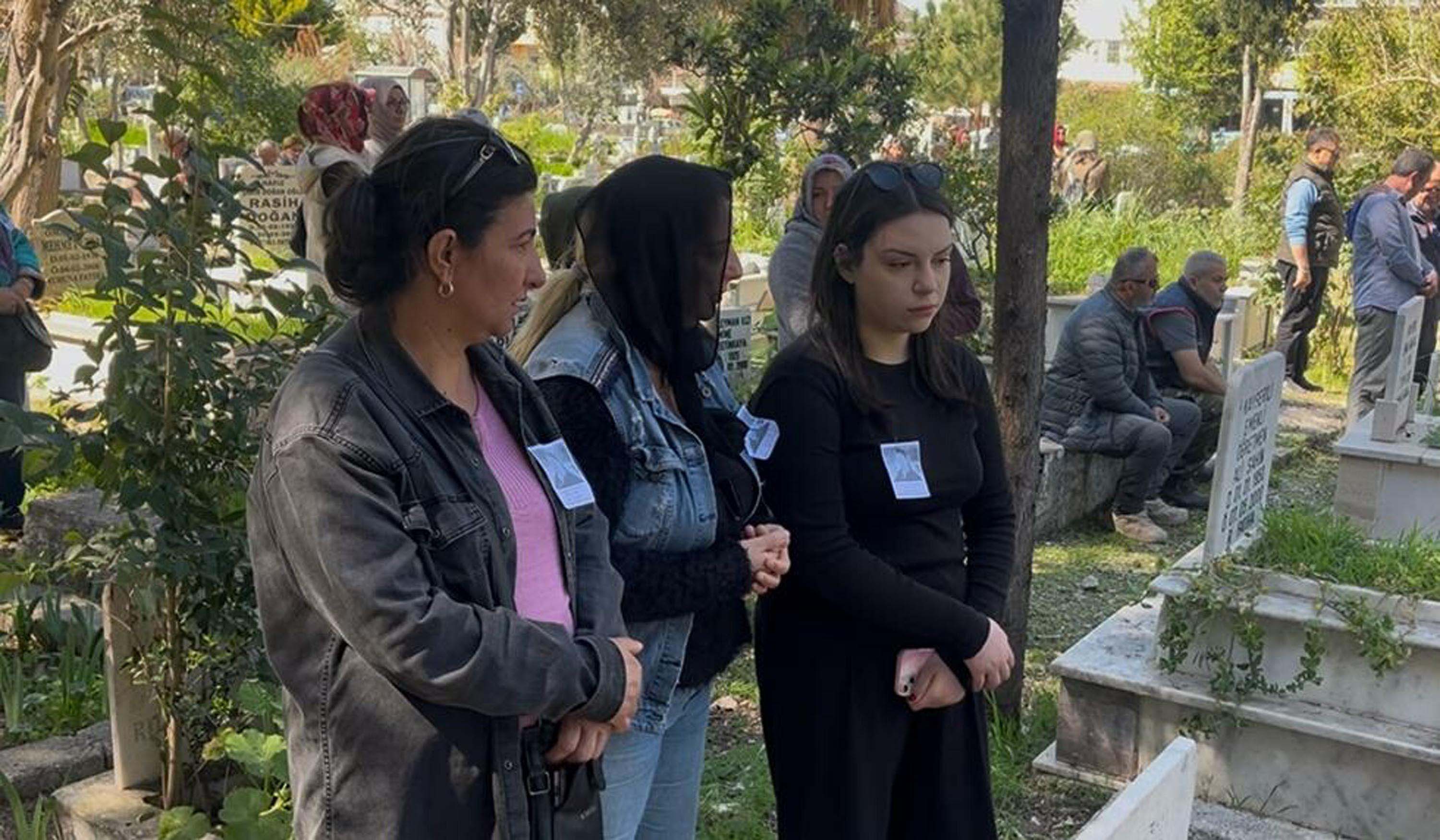 Kadınlar cenazede protesto eylemi