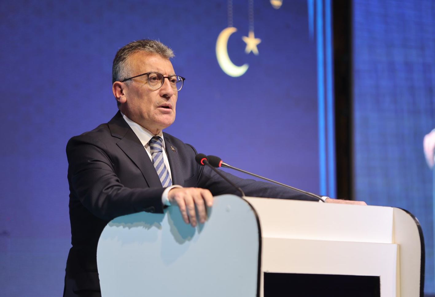 AK Parti İzmir iftar programı katılımcıları