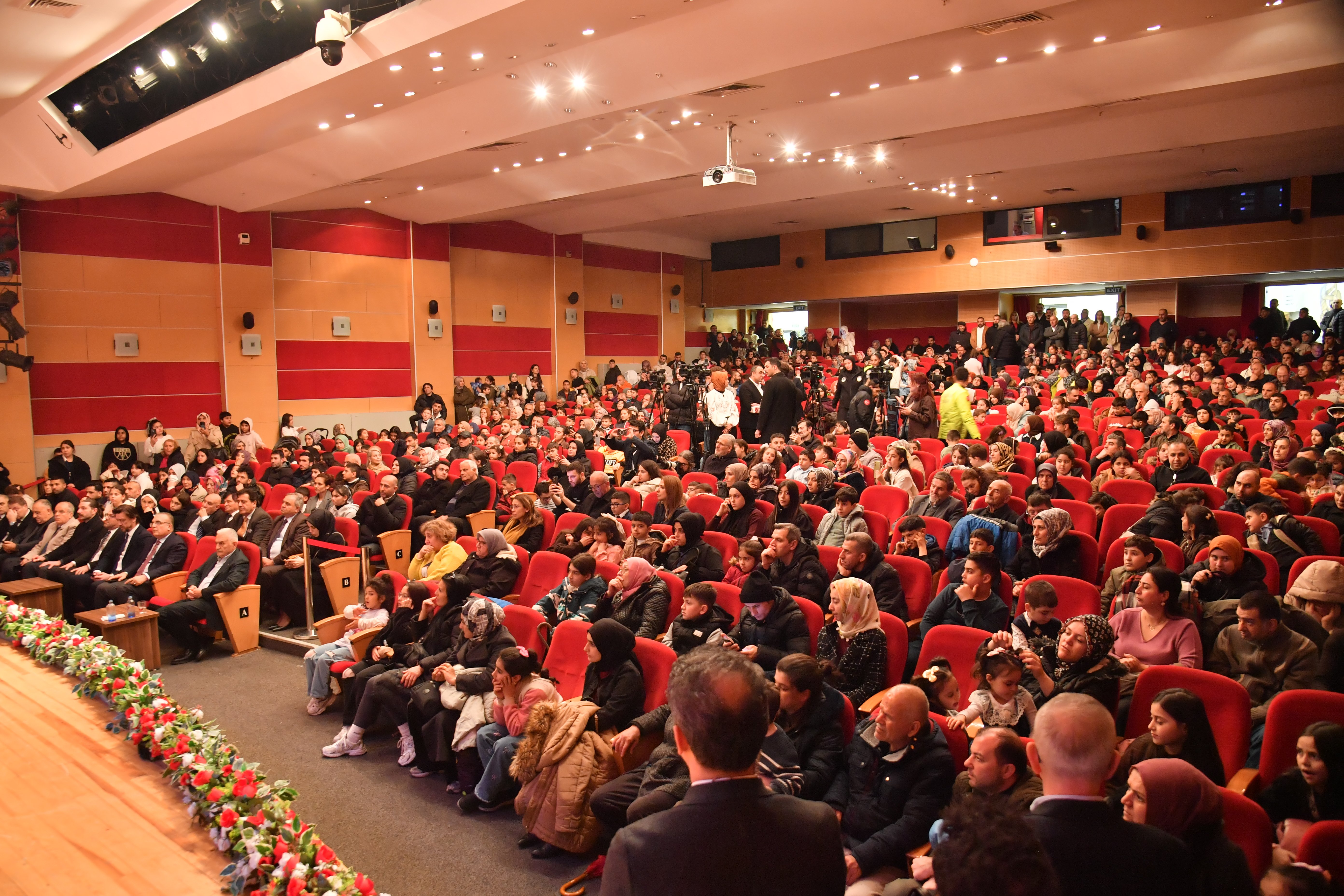 Binali Yıldırım konuşma yapıyor