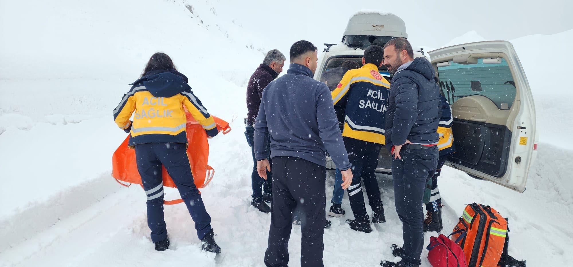 112 Acil Sağlık ekipleri kar mücadelesi