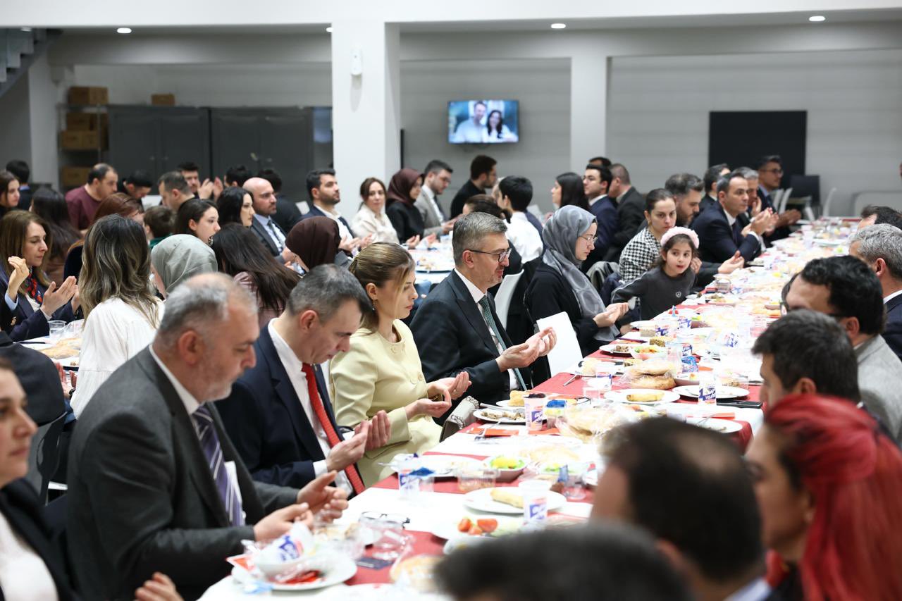 İletişim Başkanı Burhanettin Duran iftar programında