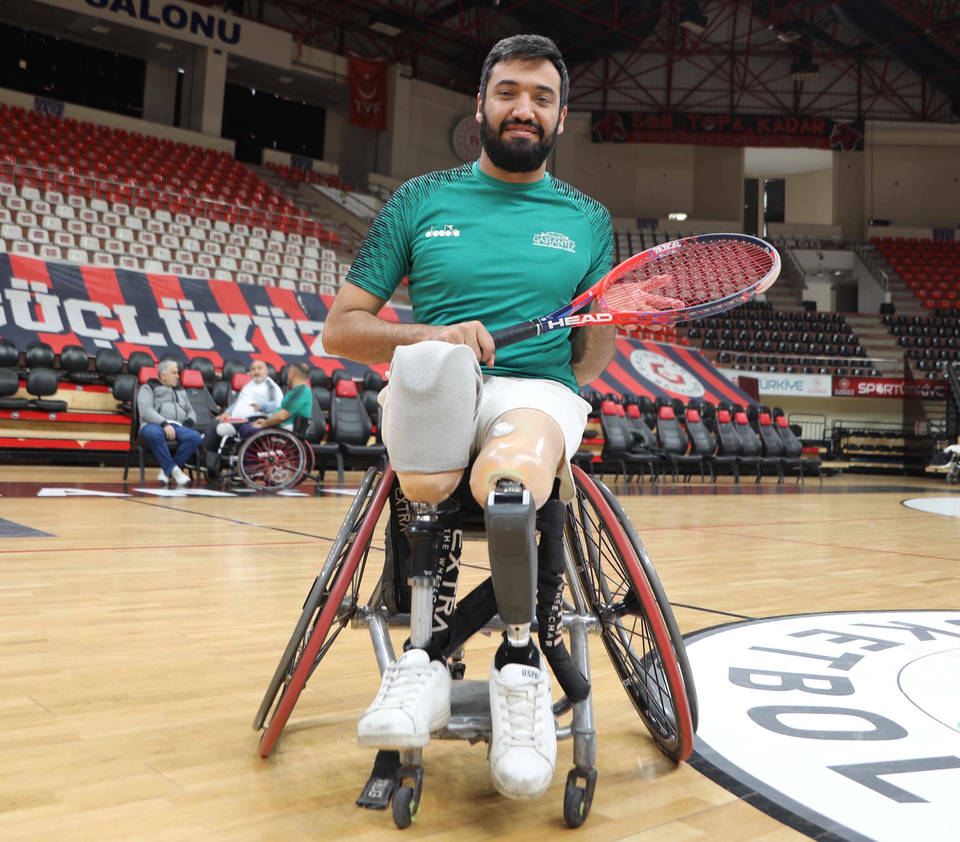 Havva Kaya tenis kortunda