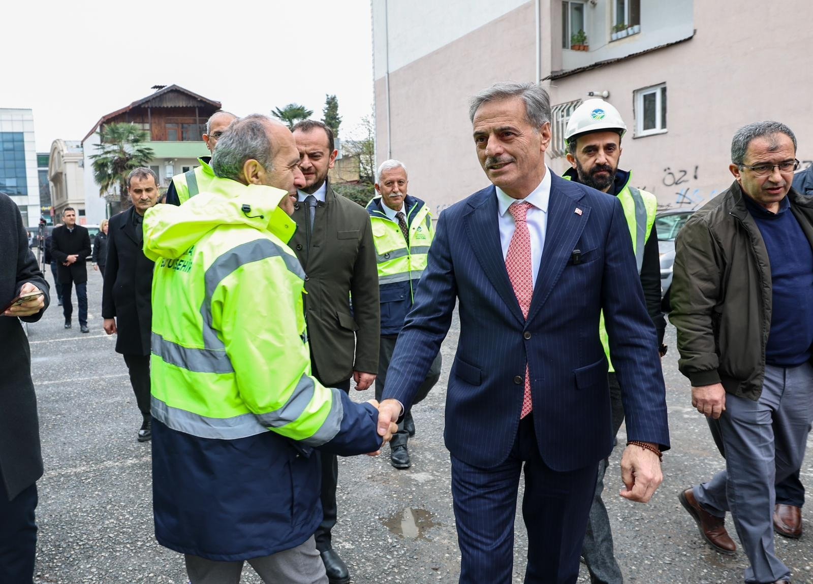 Yusuf Alemdar vatandaşlarla görüşüyor