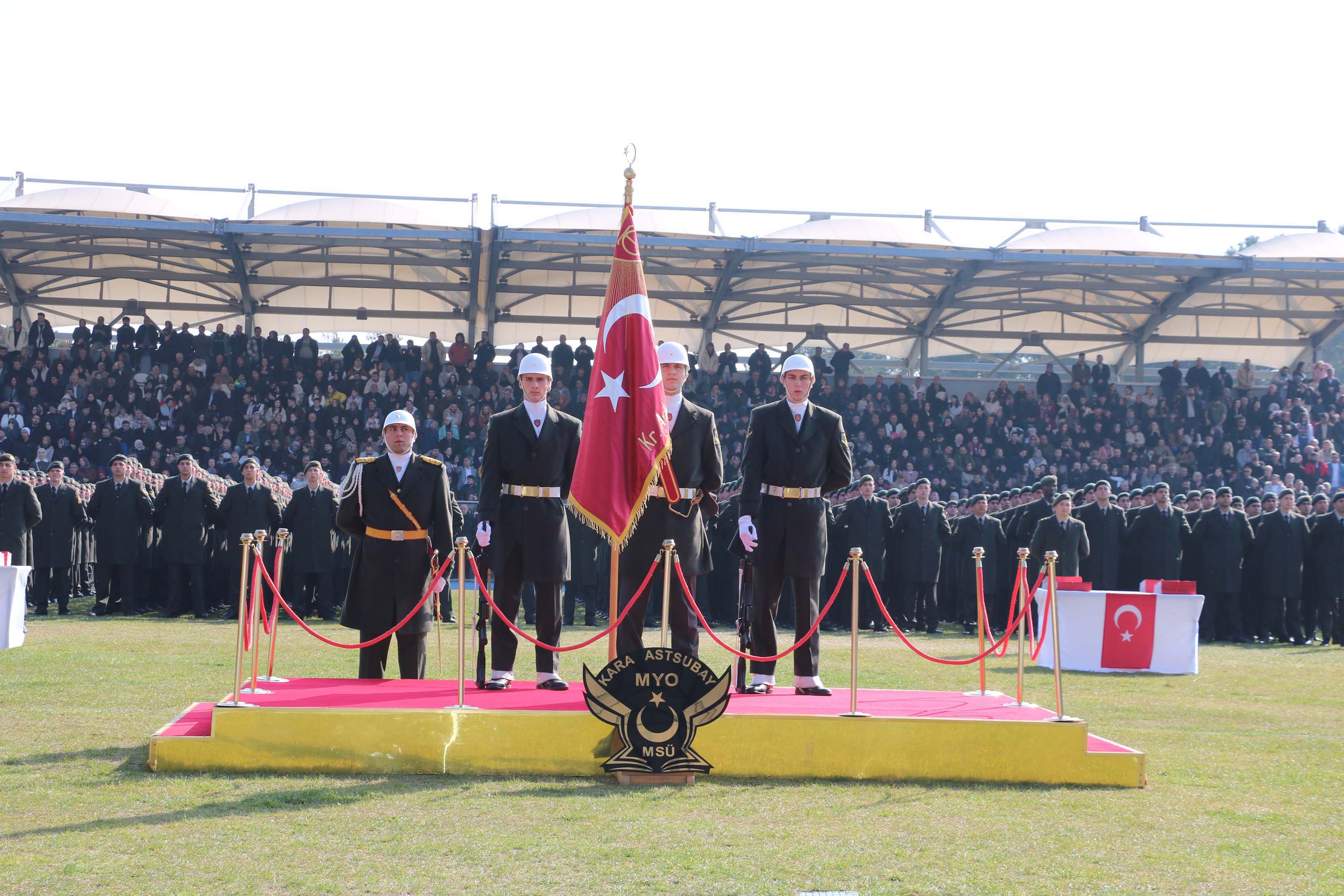Kara Kuvvetleri Komutanı Orgeneral Metin Tokel konuşma yapıyor