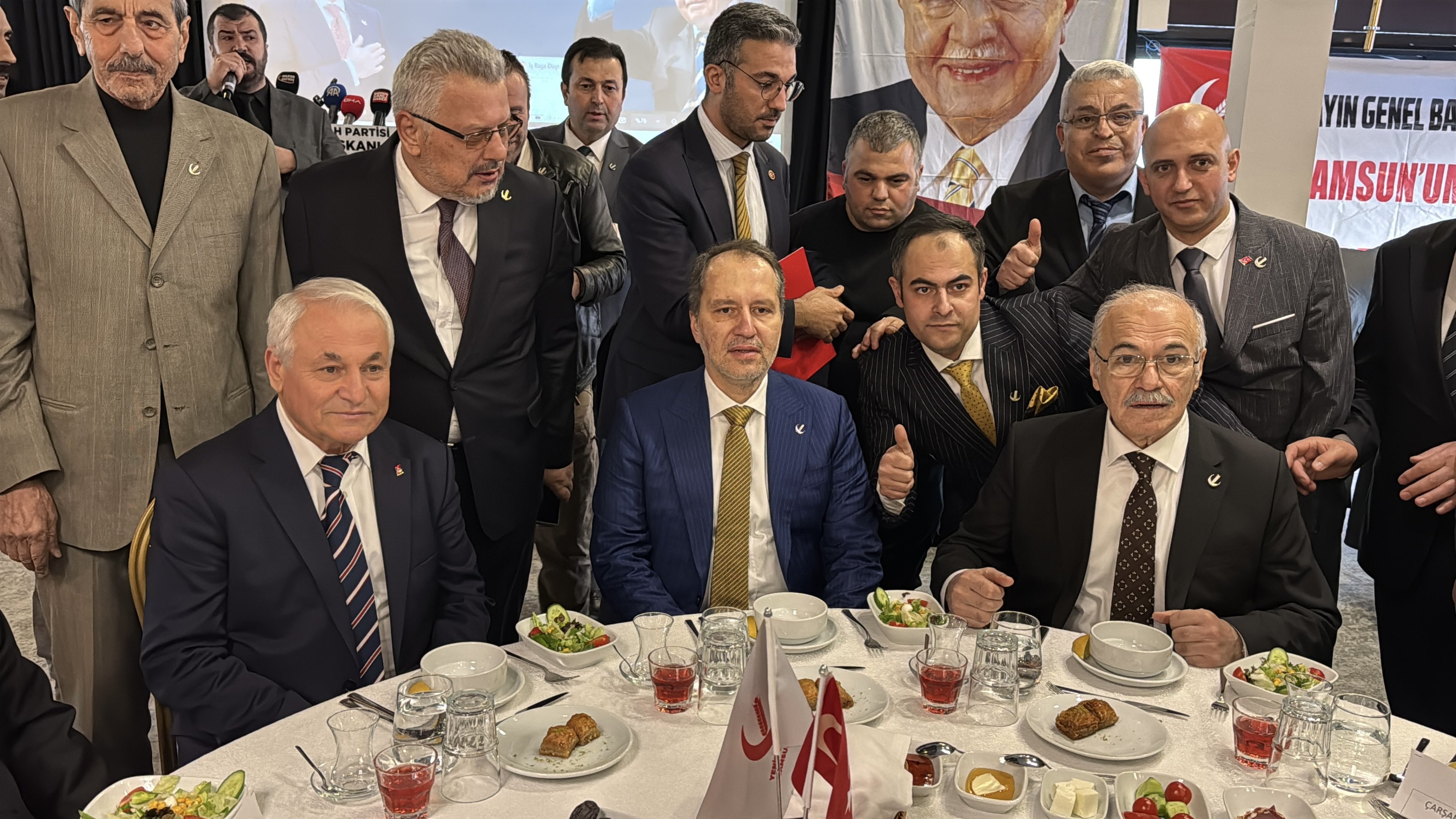 Fatih Erbakan konuşmasını yaparken