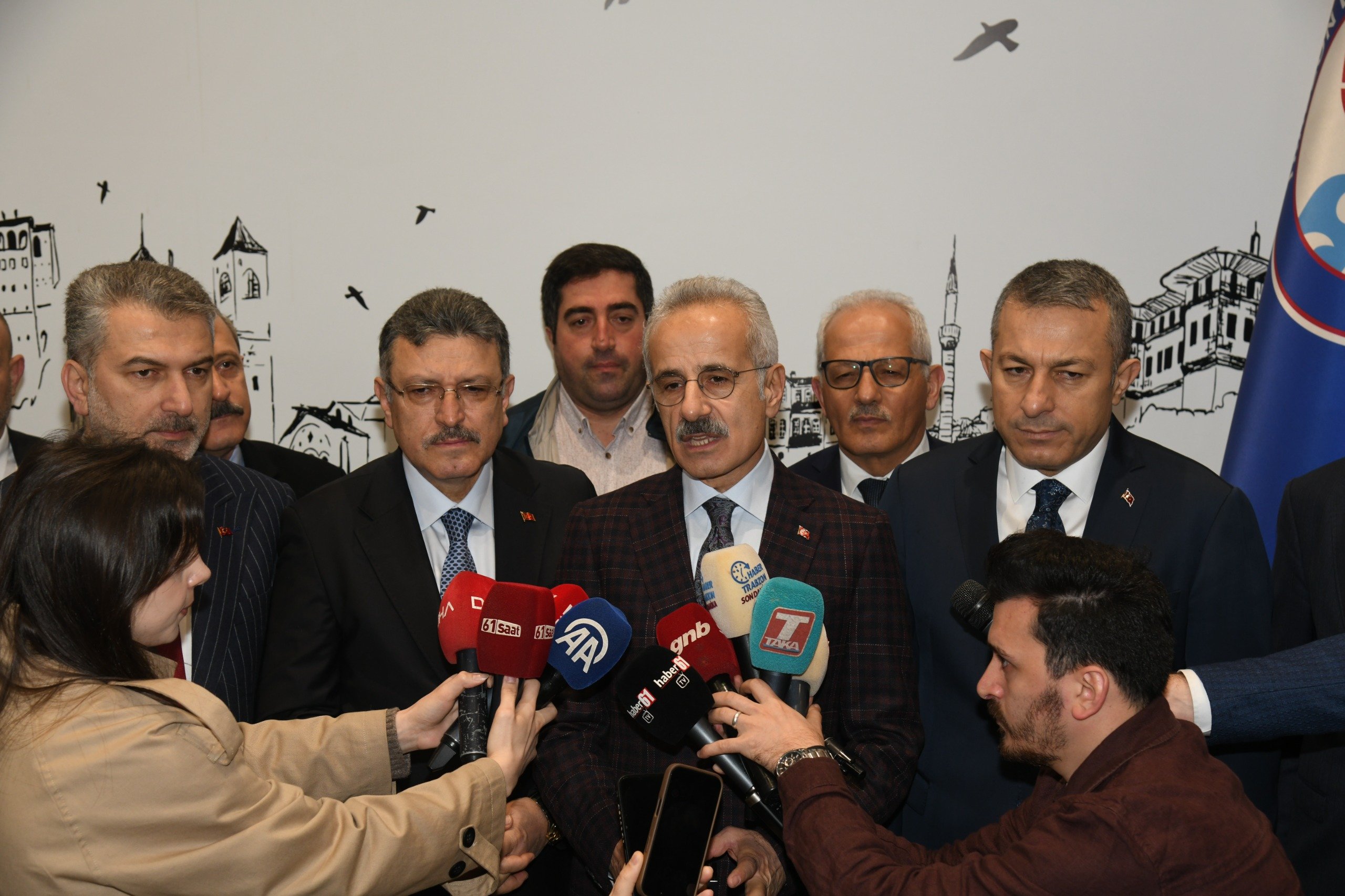 Bakan Uraloğlu Tebrikleri Kabul Ediyor