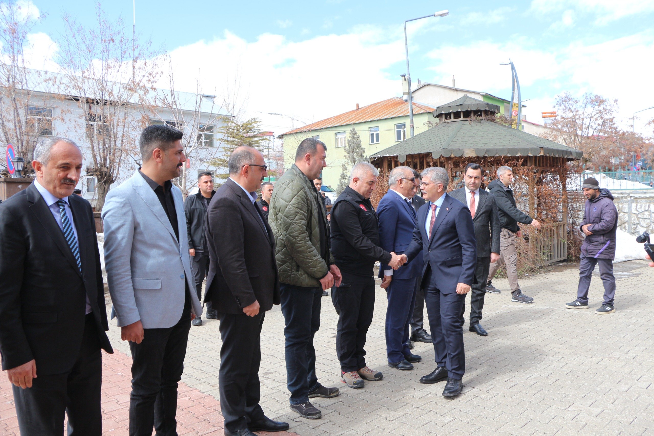 Karlıova depremzede TOKİ konutları