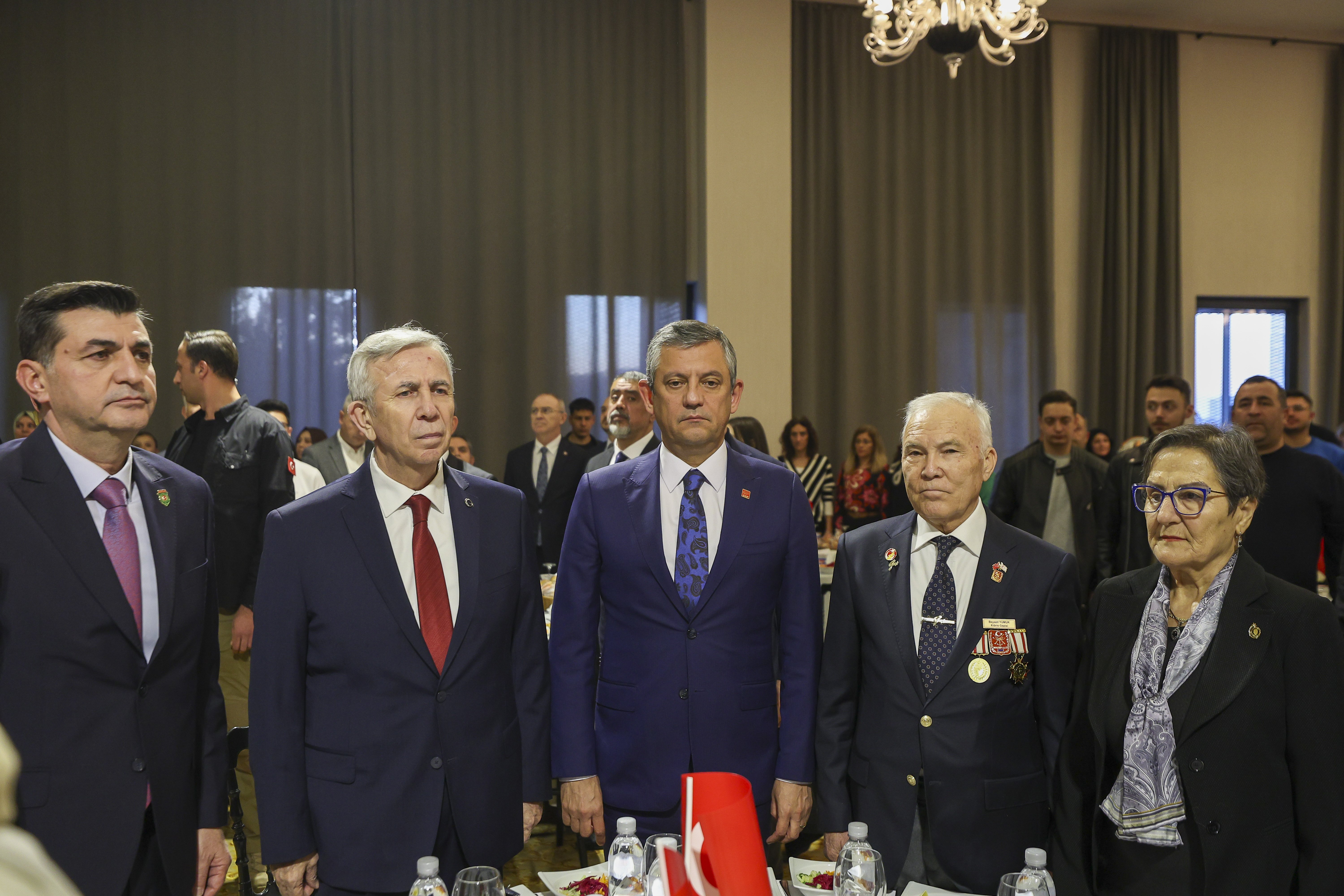 Özgür Özel ve CHP