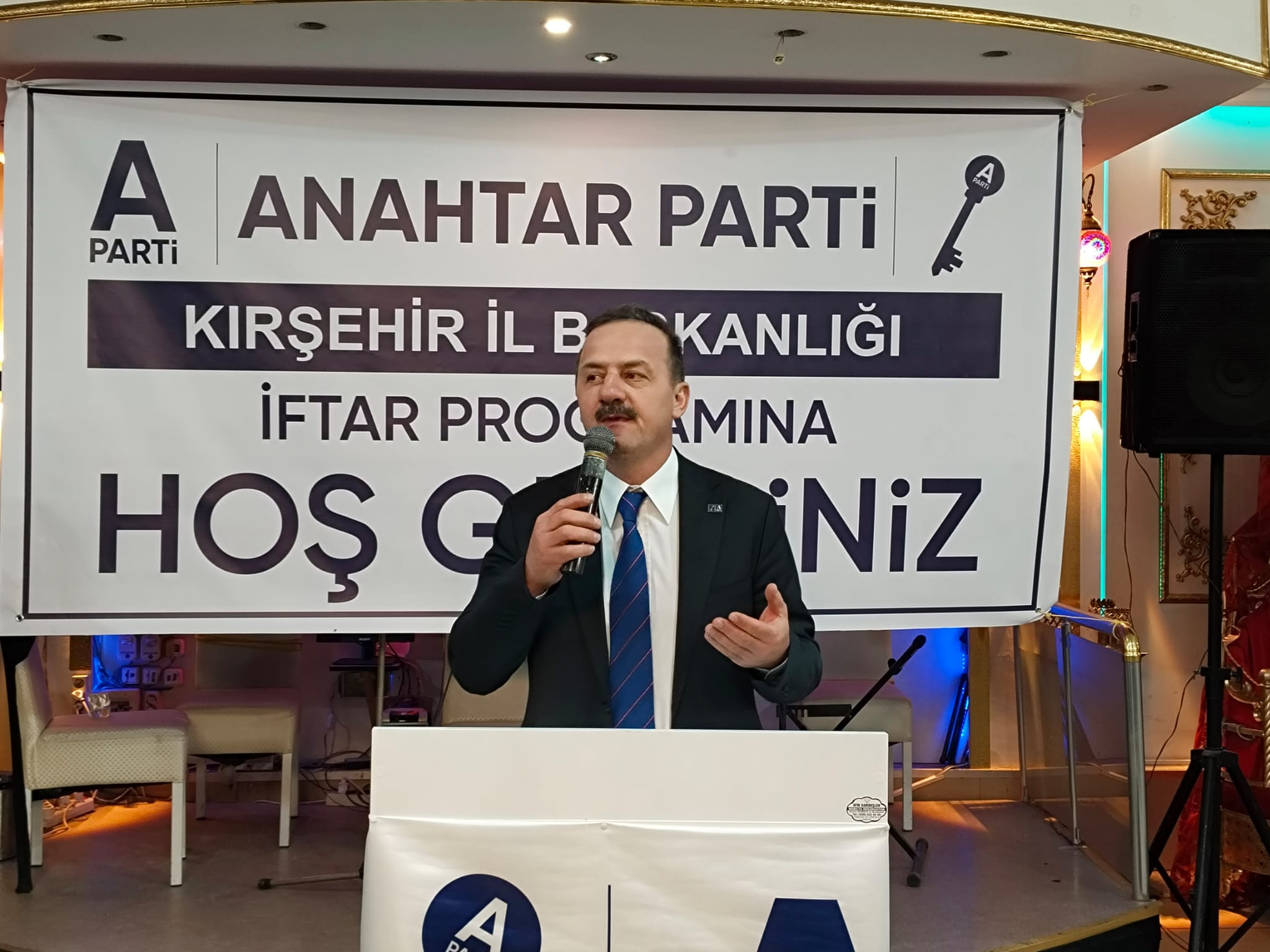 Yavuz Ağıralioğlu konuşma yapıyor