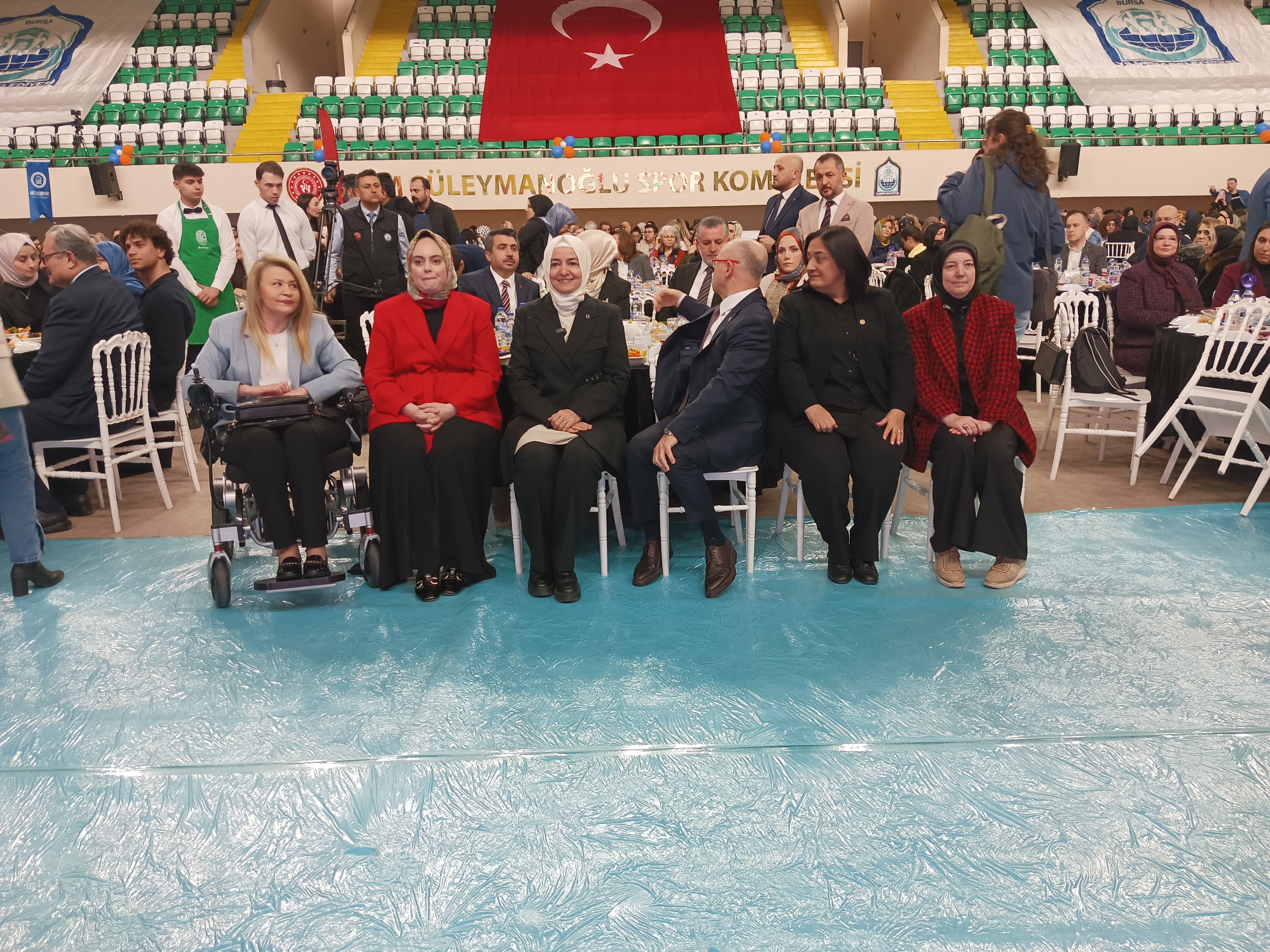 Fatma Betül Sayan Kaya kadınlarla iftar