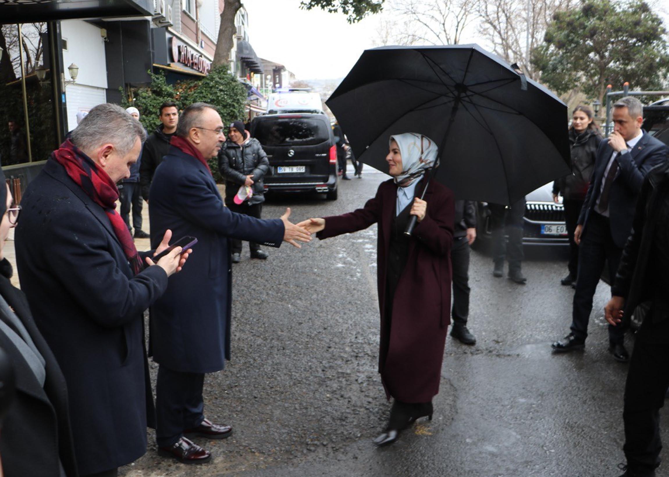 Bakan Göktaş Vatandaşlarla Bayramlaşıyor