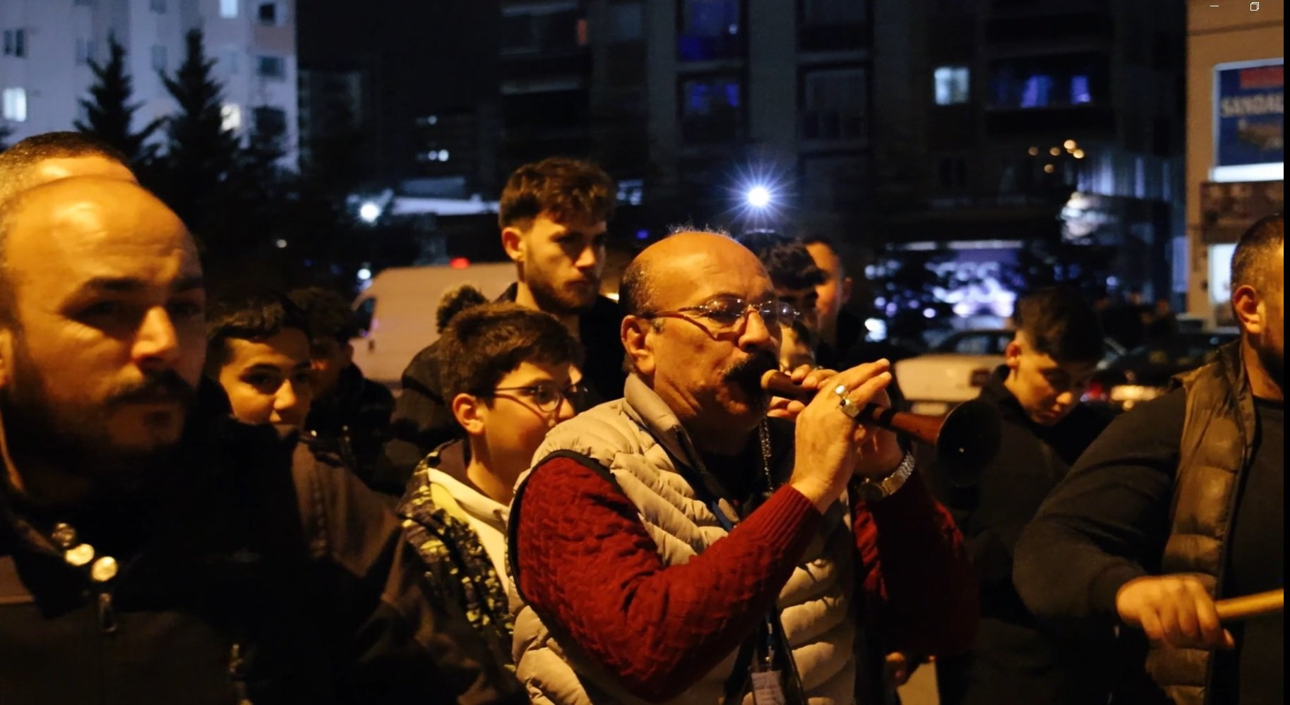 Muhtar Hatun Kekeç ve mahalleli Kadir Gecesi ilahi klibi