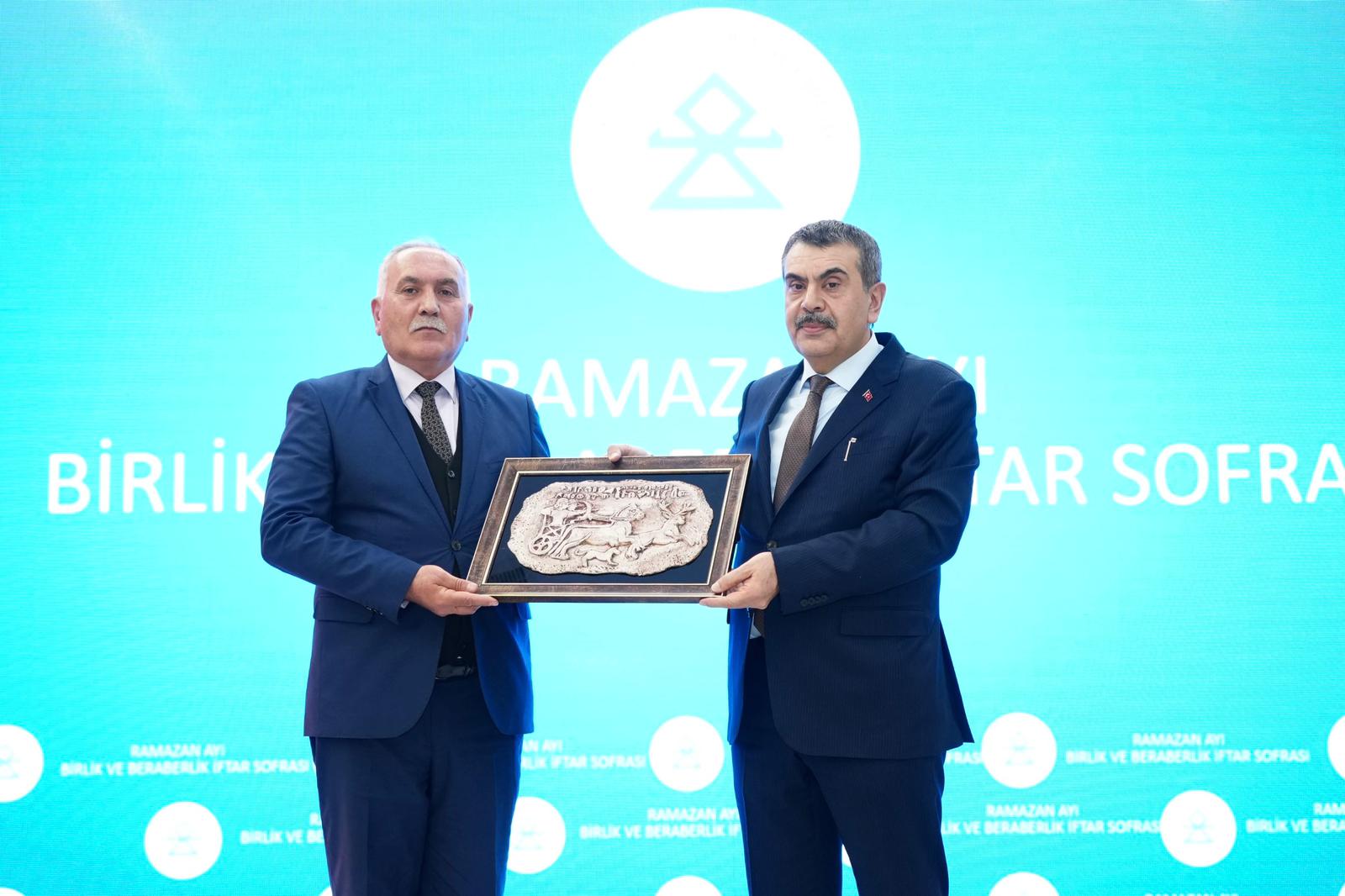 Bakan Tekin iftar programında