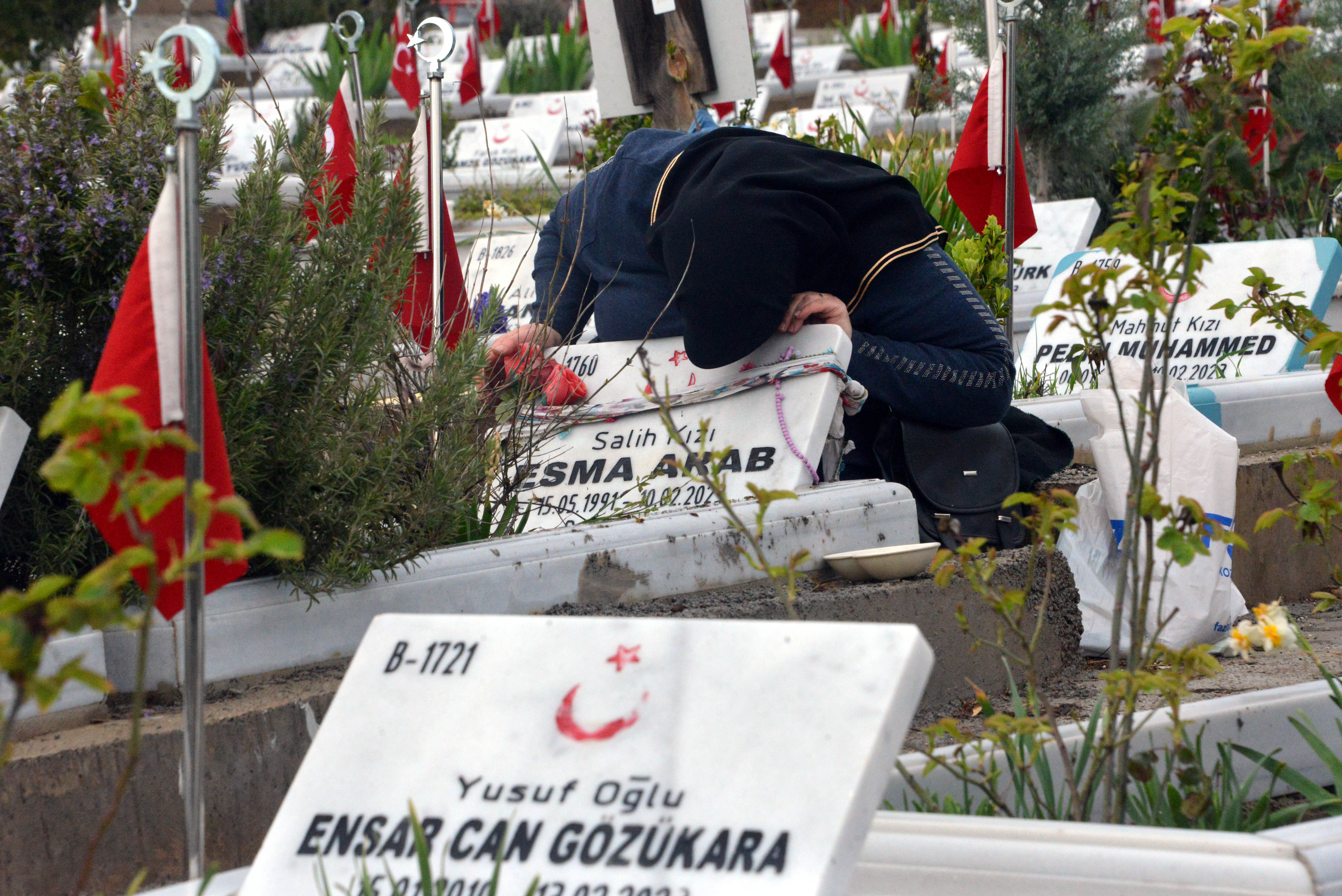 Kahramanmaraş Kapıçam Şehir Mezarlığı bayram ziyareti kalabalık
