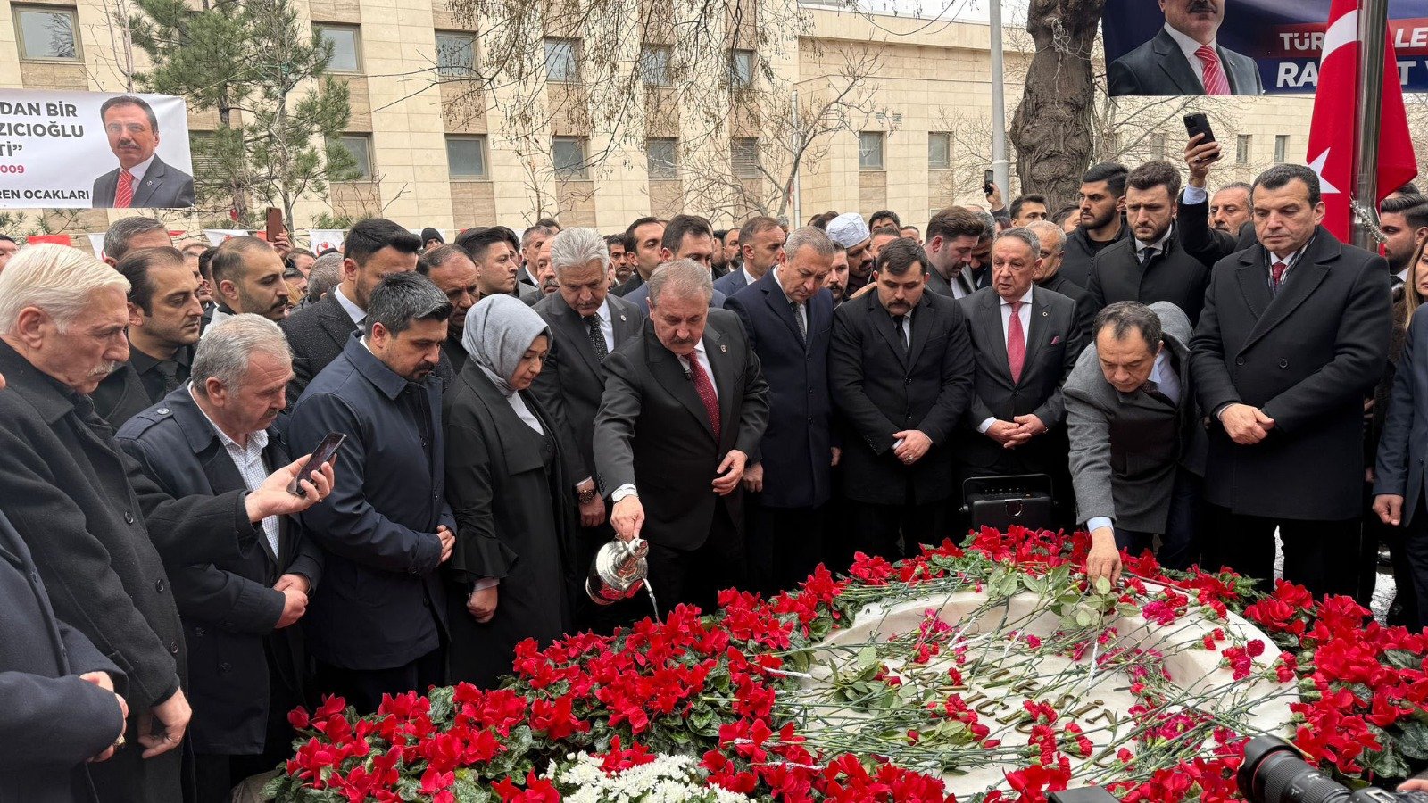 Muhsin Yazıcıoğlu mezarı başında anıldı