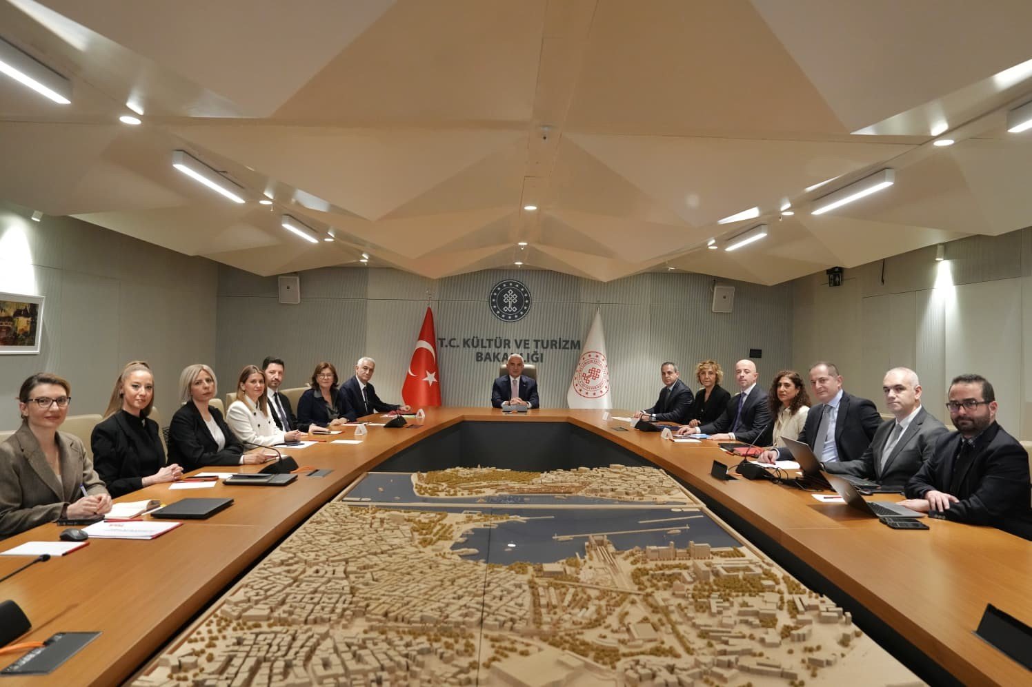 Kültür ve Turizm Bakanı Mehmet Nuri Ersoy THY ve Turizm Temsilcileriyle Görüşme