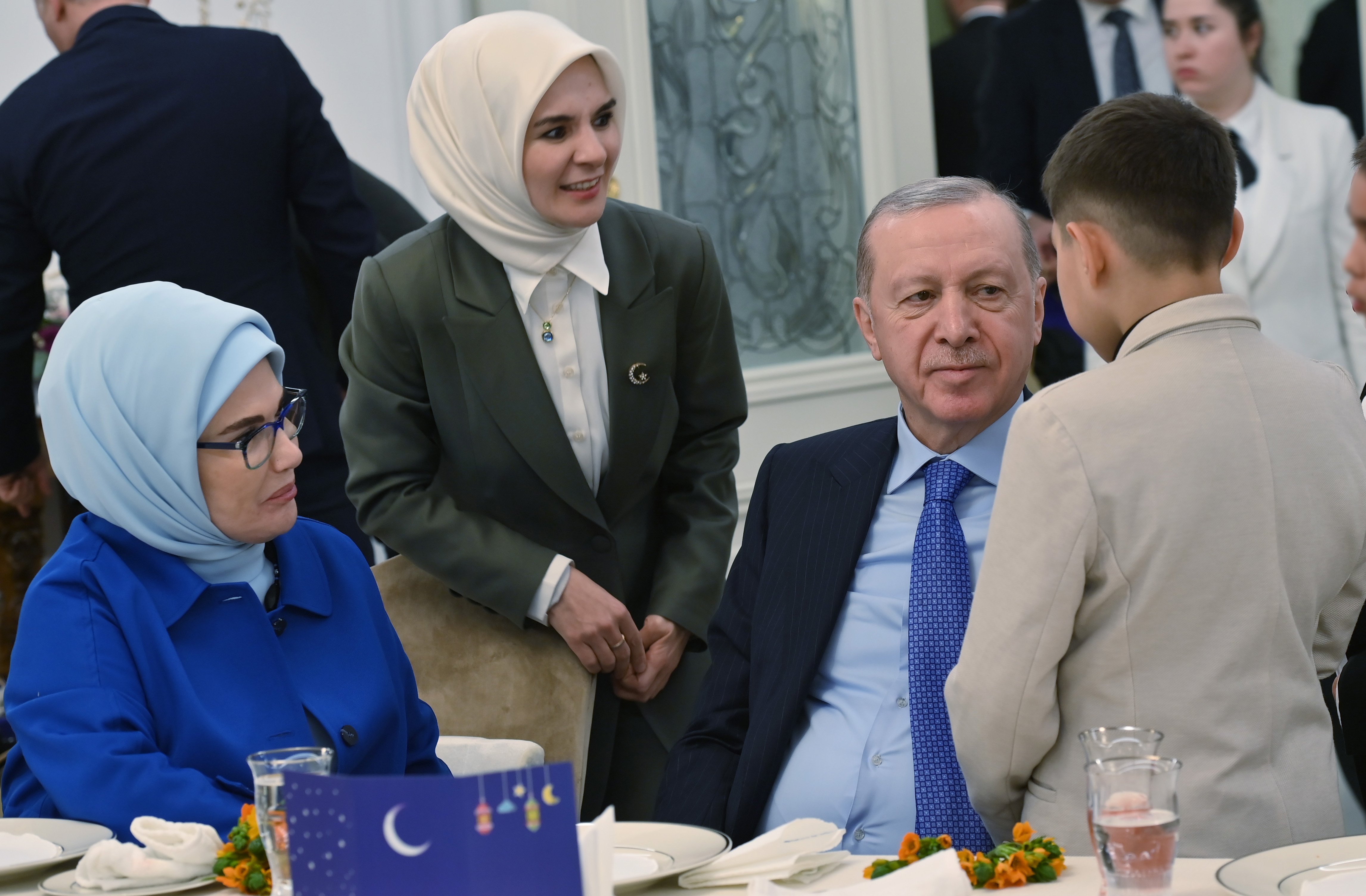 Çocuklar iftar programında