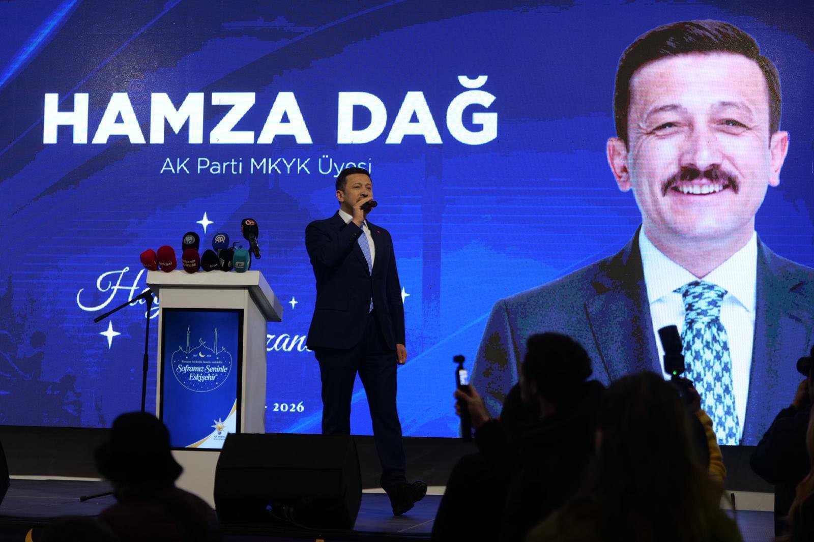 Hamza Dağ iftar programında konuşuyor