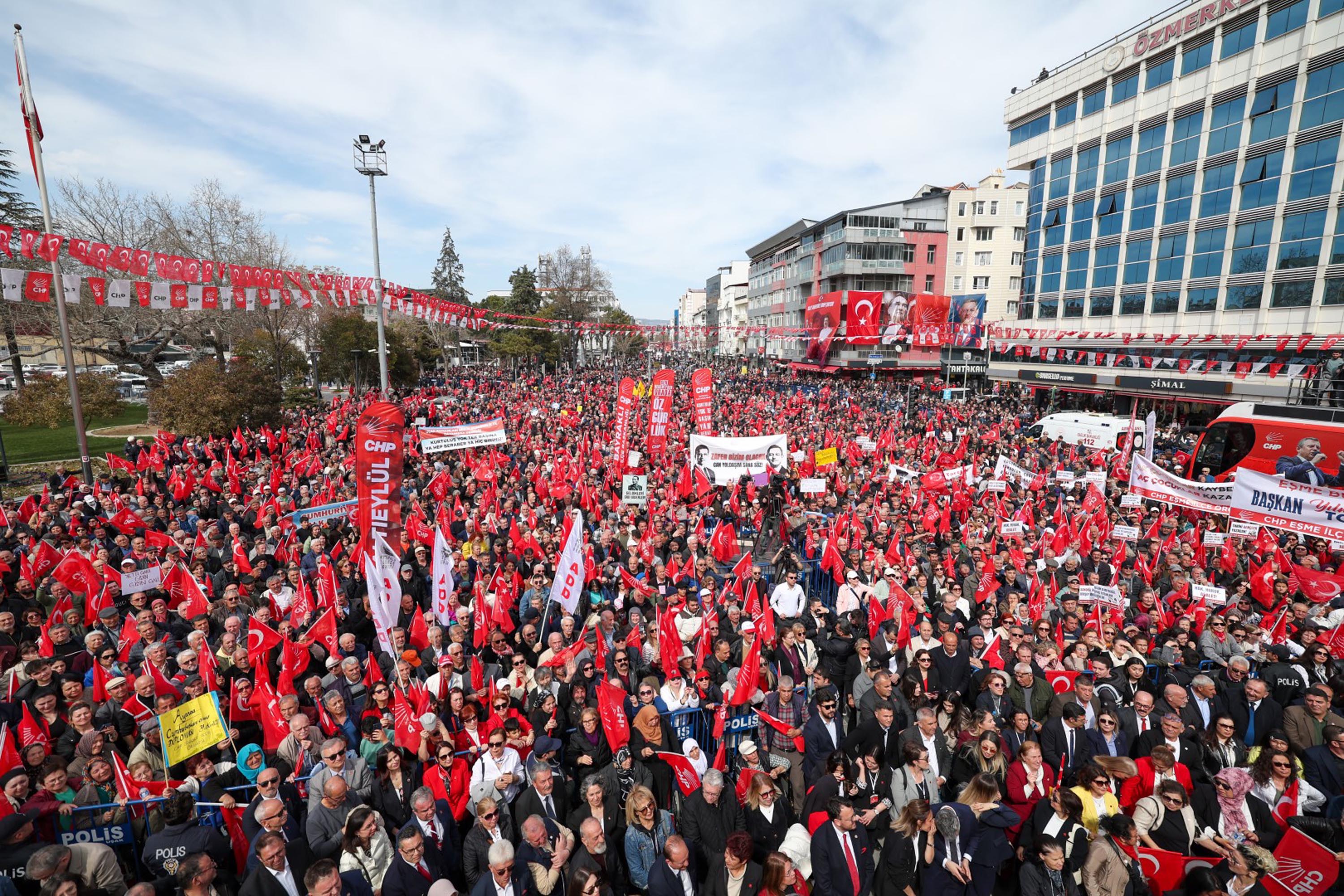 Özgür Özel Konuşma Yapıyor