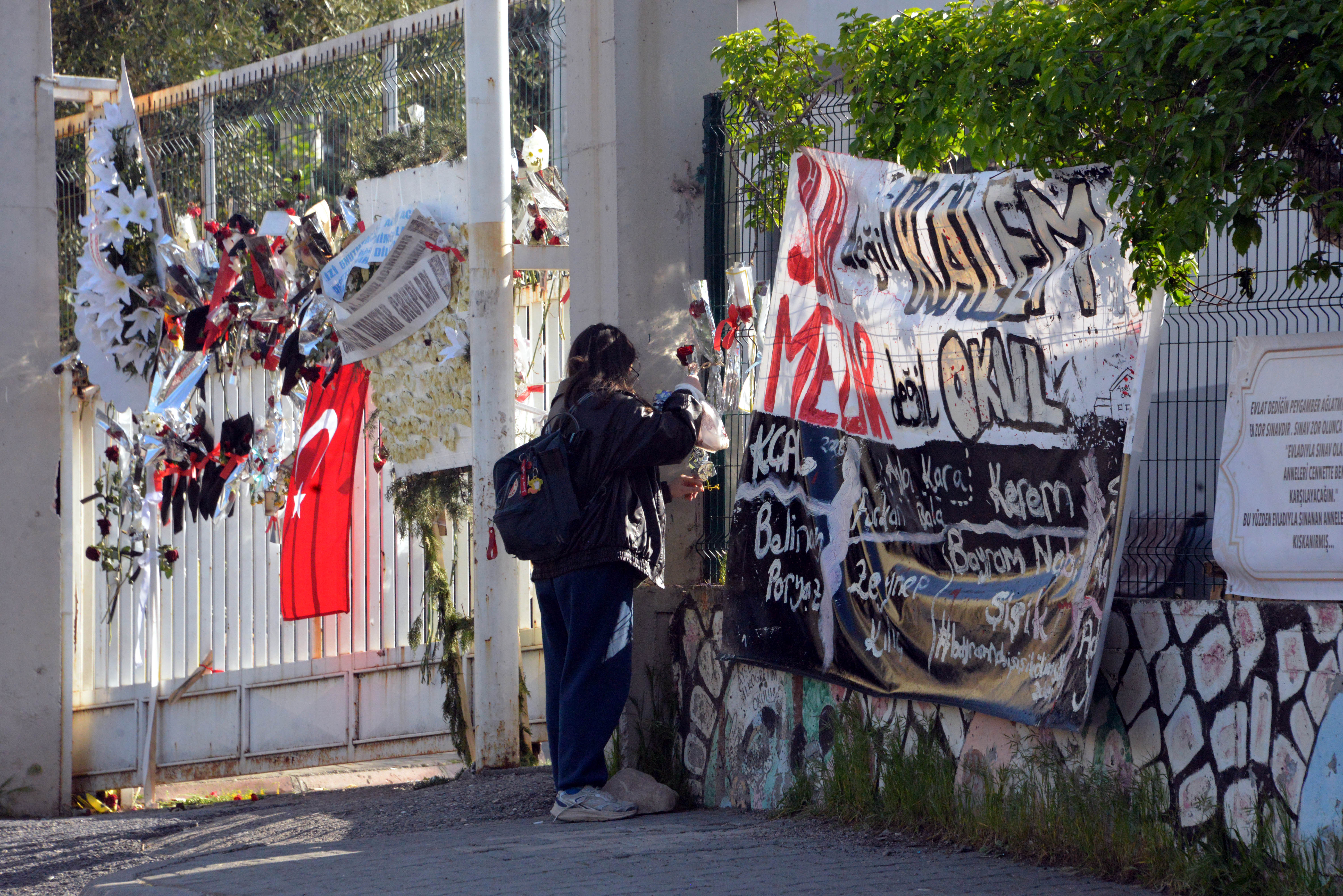 Ayser Çalık Ortaokulu anı köşesi
